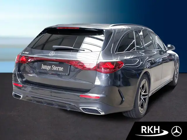 Mercedes-Benz E-Class view 3