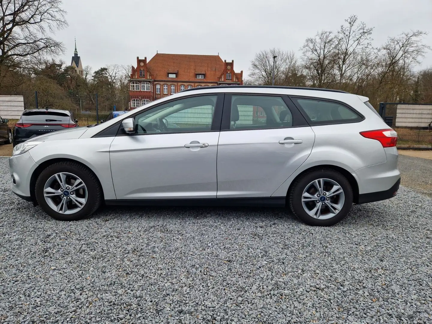 Ford Focus Turnier Automatik SYNC Edition AHK SHZ Silber - 2