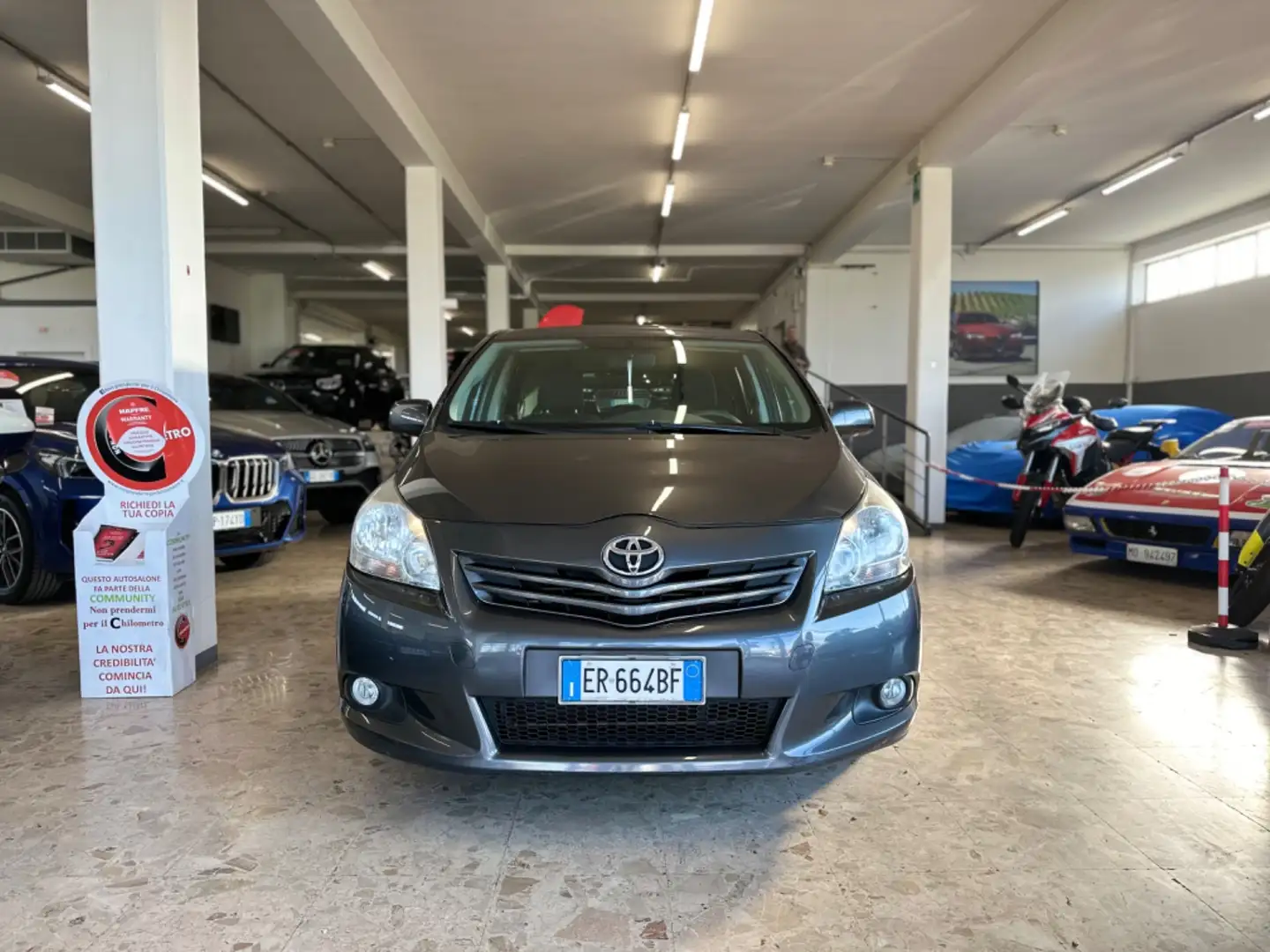 Toyota Verso 2.0 D Style 7 Grey - 2