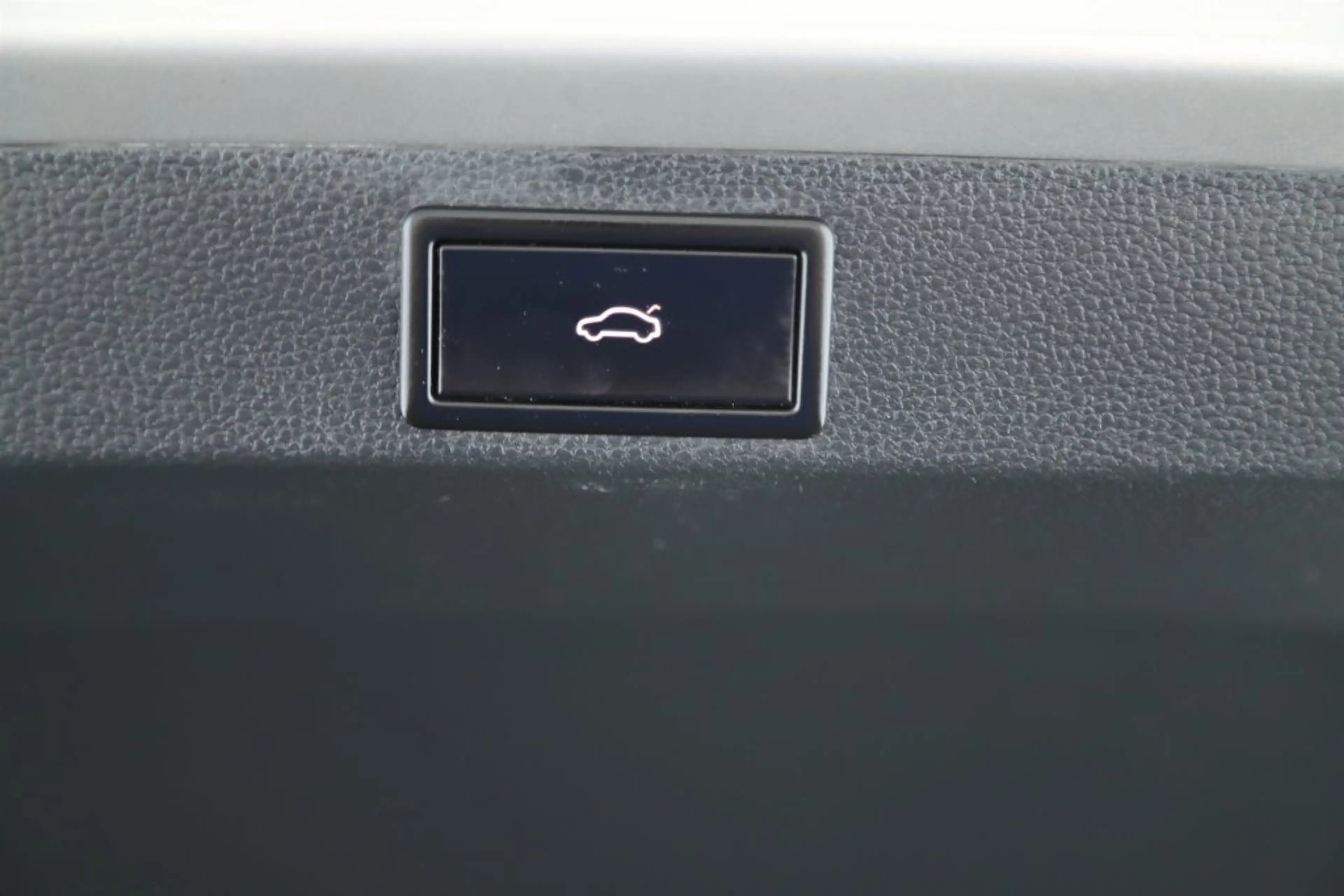 Skoda Karoq 1,0 Style XENON KEYLESS ACC KAMERA TELEFON AHV — photo 28
