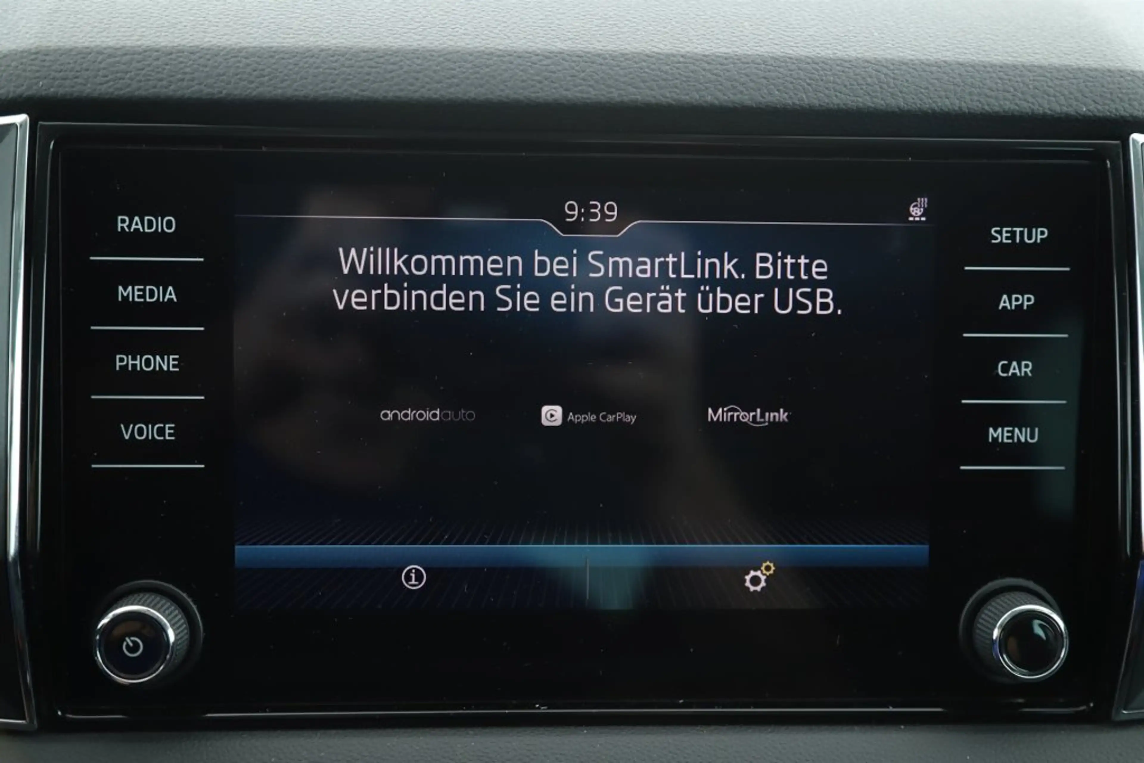 Skoda Karoq 1,0 Style XENON KEYLESS ACC KAMERA TELEFON AHV — photo 26