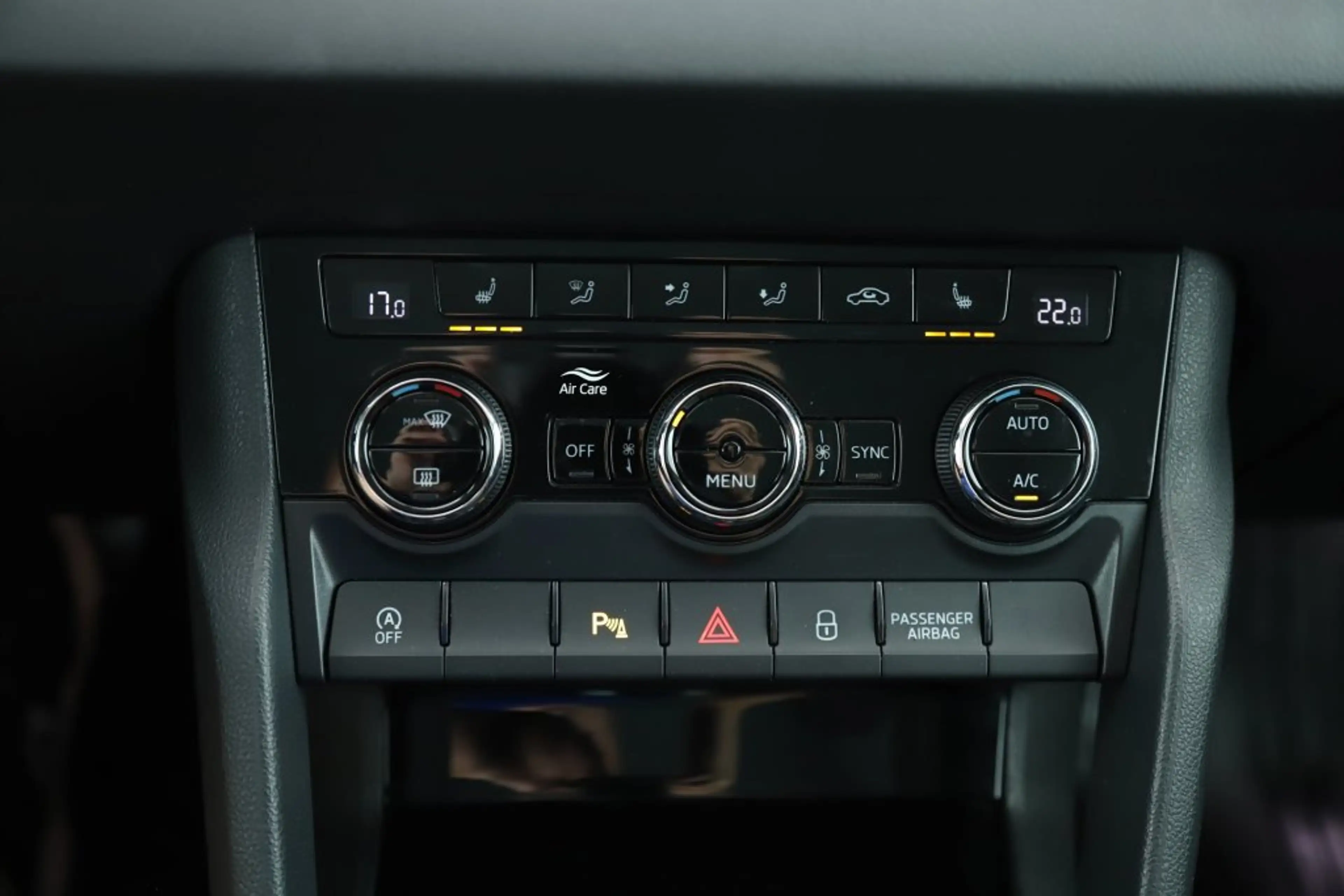 Skoda Karoq 1,0 Style XENON KEYLESS ACC KAMERA TELEFON AHV — photo 17