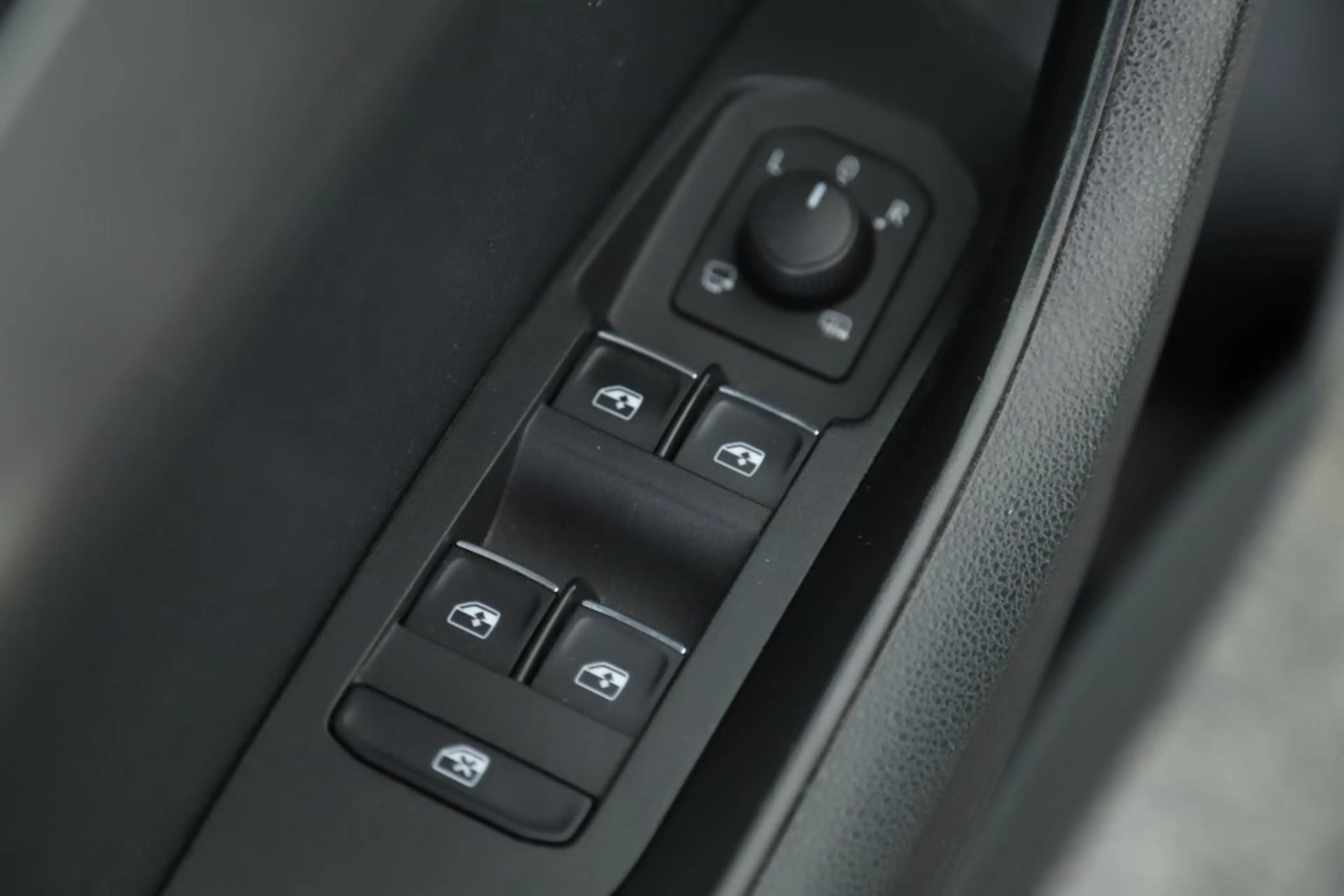 Skoda Karoq 1,0 Style XENON KEYLESS ACC KAMERA TELEFON AHV — photo 27