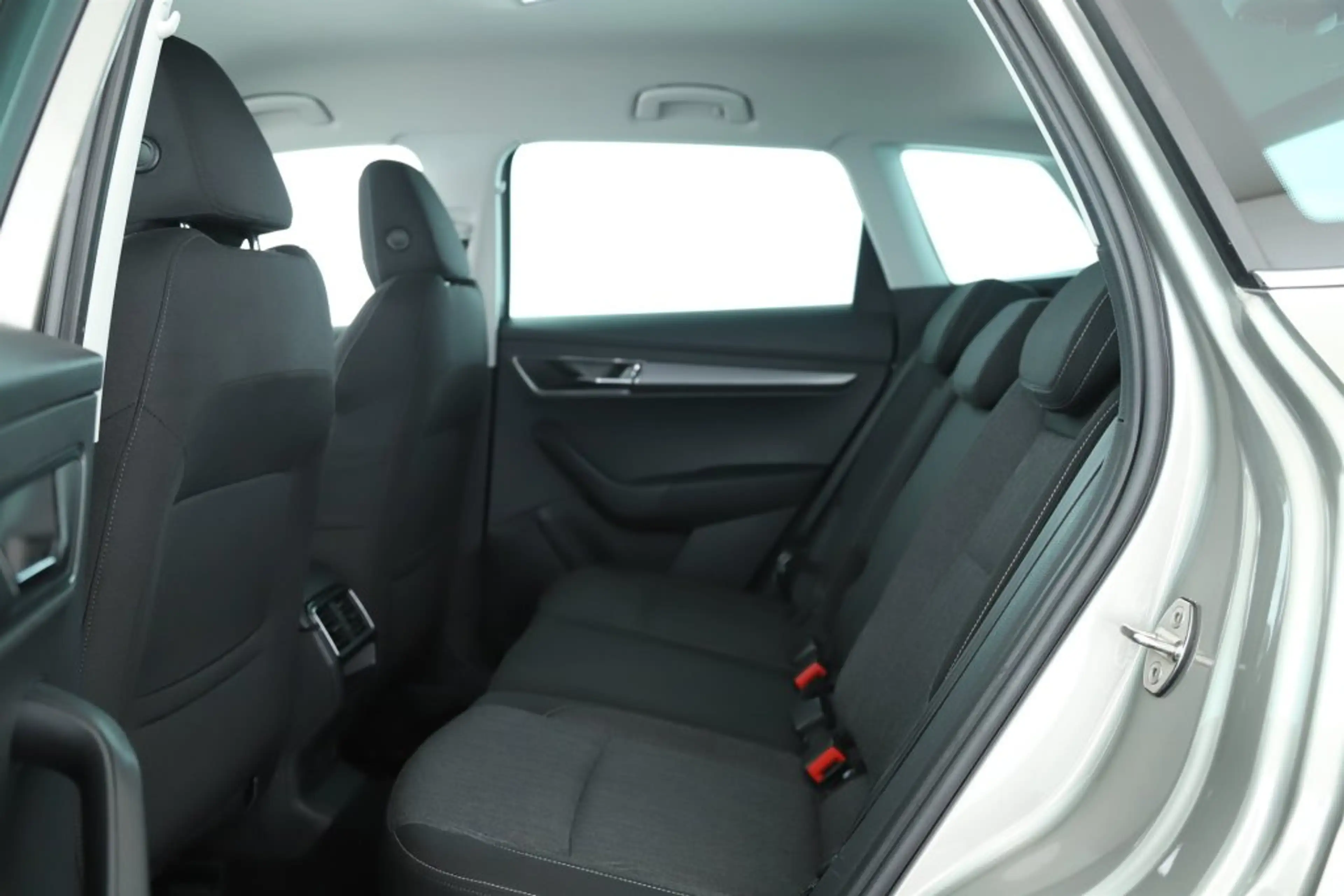 Skoda Karoq 1,0 Style XENON KEYLESS ACC KAMERA TELEFON AHV — photo 11