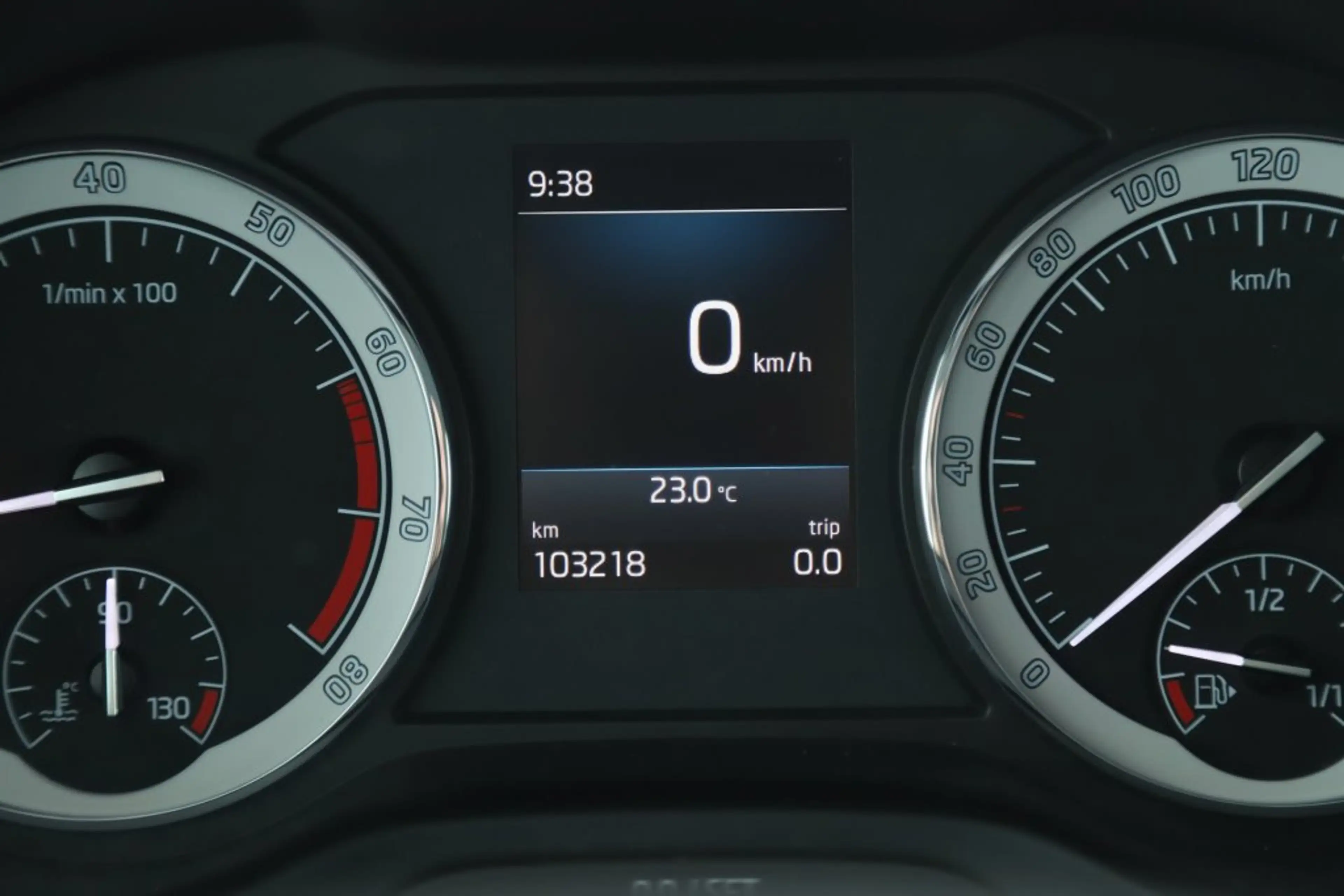 Skoda Karoq 1,0 Style XENON KEYLESS ACC KAMERA TELEFON AHV — photo 25