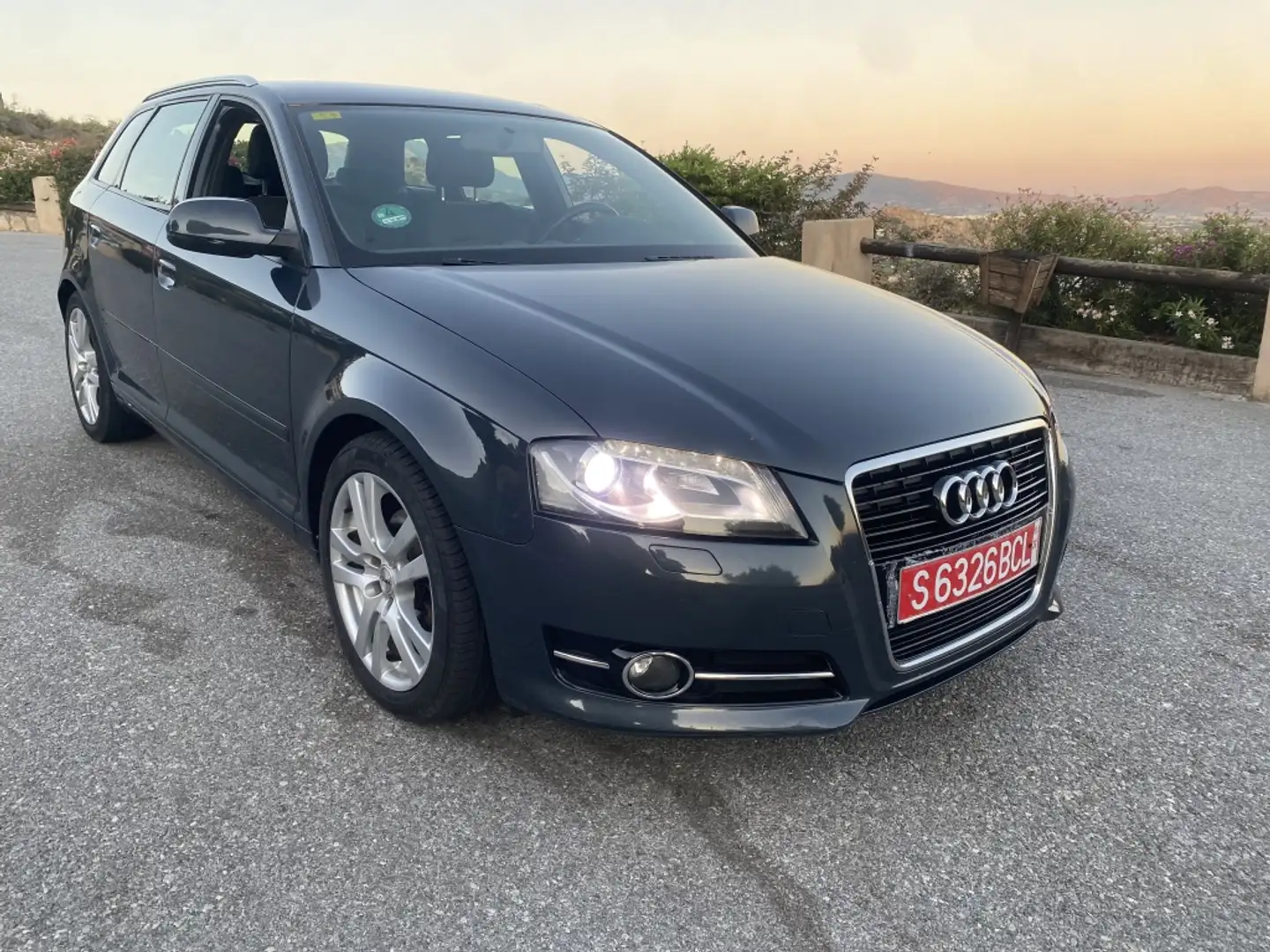 Audi A3 Sportback 2.0TDI Ambiente Negro - 2