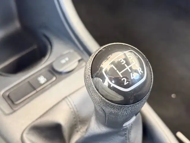 Volkswagen Up! view 23