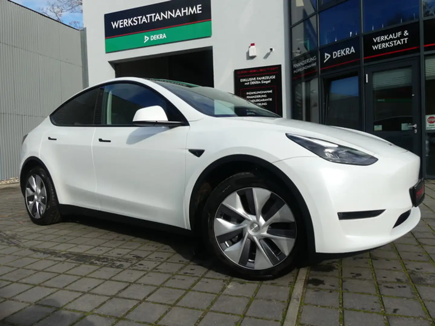 Tesla Model Y Long Range Dual AWD PANO/ACC/KAM/378KW Weiß - 1