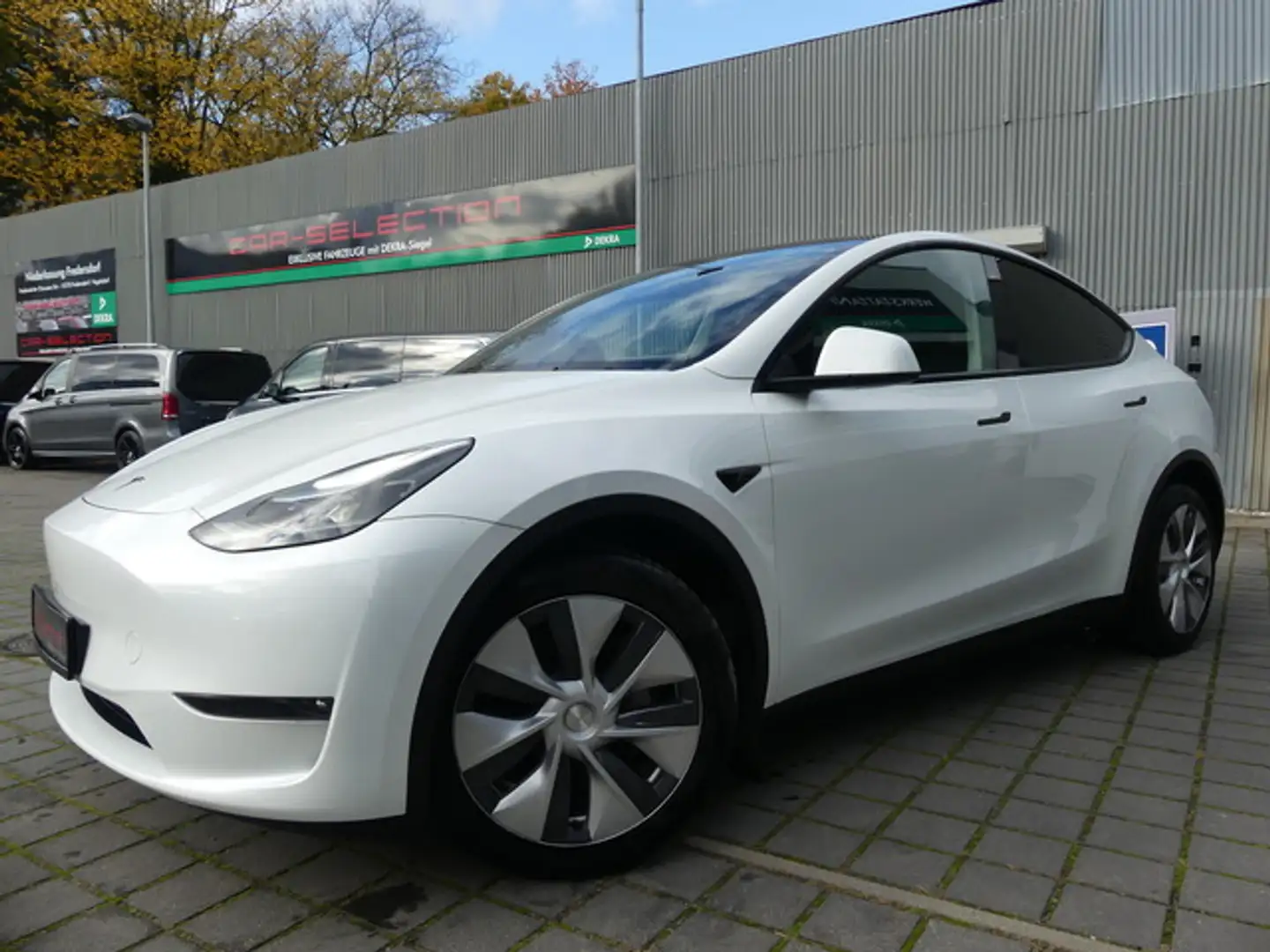 Tesla Model Y Long Range Dual AWD PANO/ACC/KAM/378KW Weiß - 2