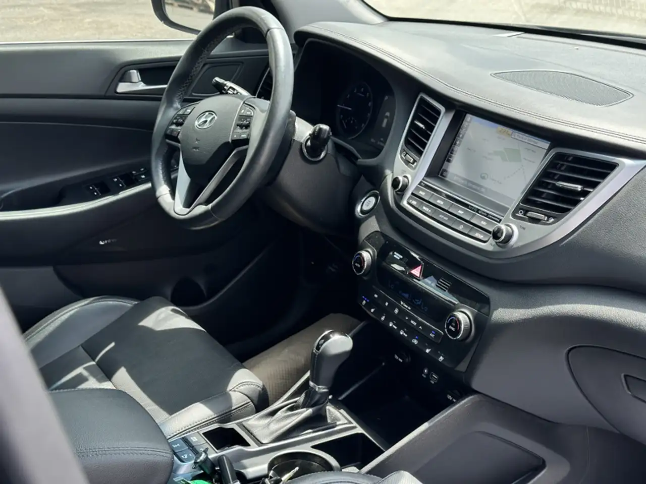 Hyundai TUCSON снимка Hyundai TUCSON