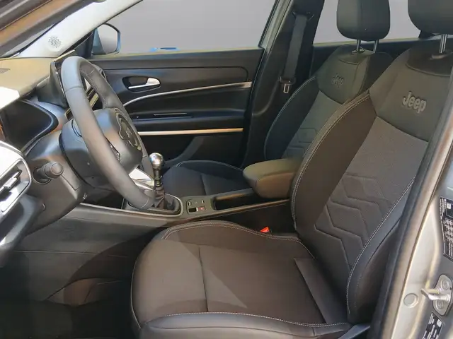Jeep Avenger view 22