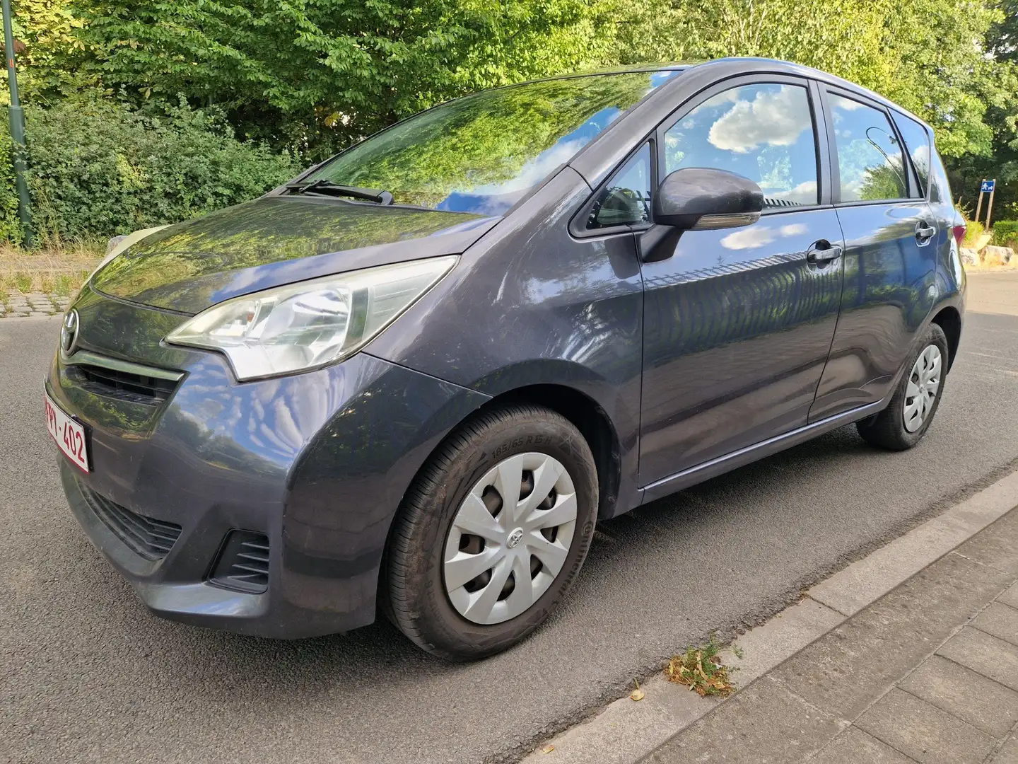 Toyota Verso-S Verso S 1.33 VVT-i Life CLIM Grau - 2