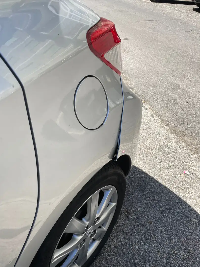 Toyota Yaris Yaris 5p 1.4 d-4d Sol c/vsc+trc m-mt Argento - 2