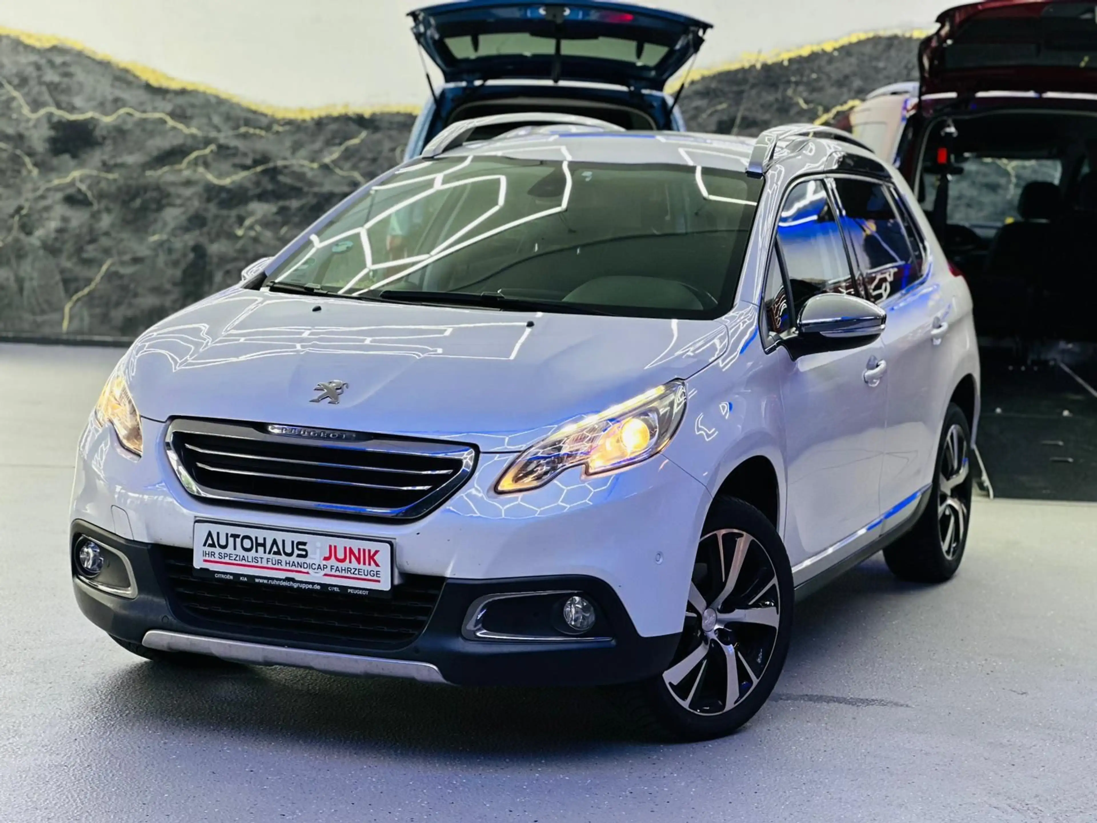 Peugeot 2008 Allure/AHK/T-Leder/Klima — photo 3