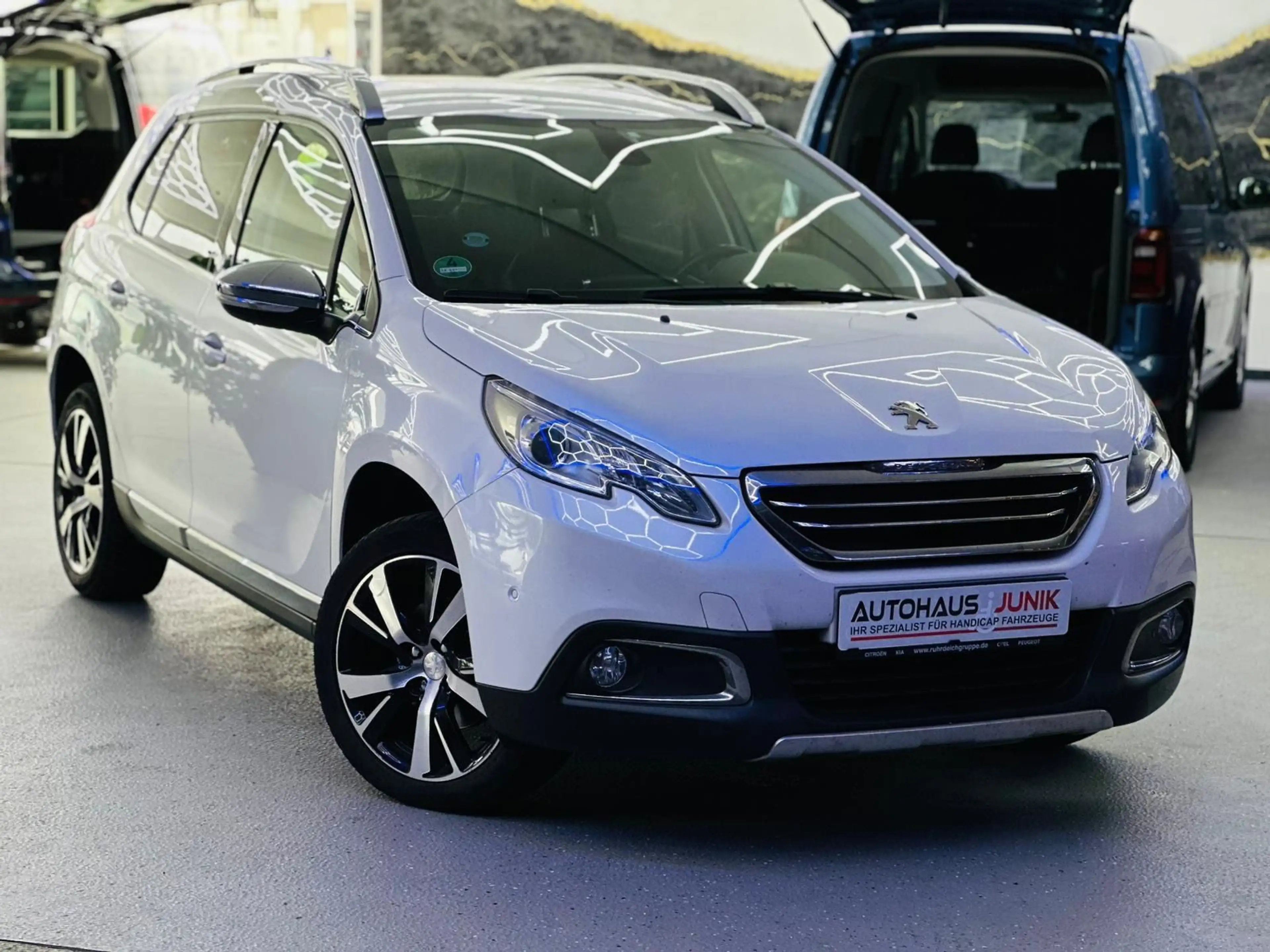 Peugeot 2008 Allure/AHK/T-Leder/Klima