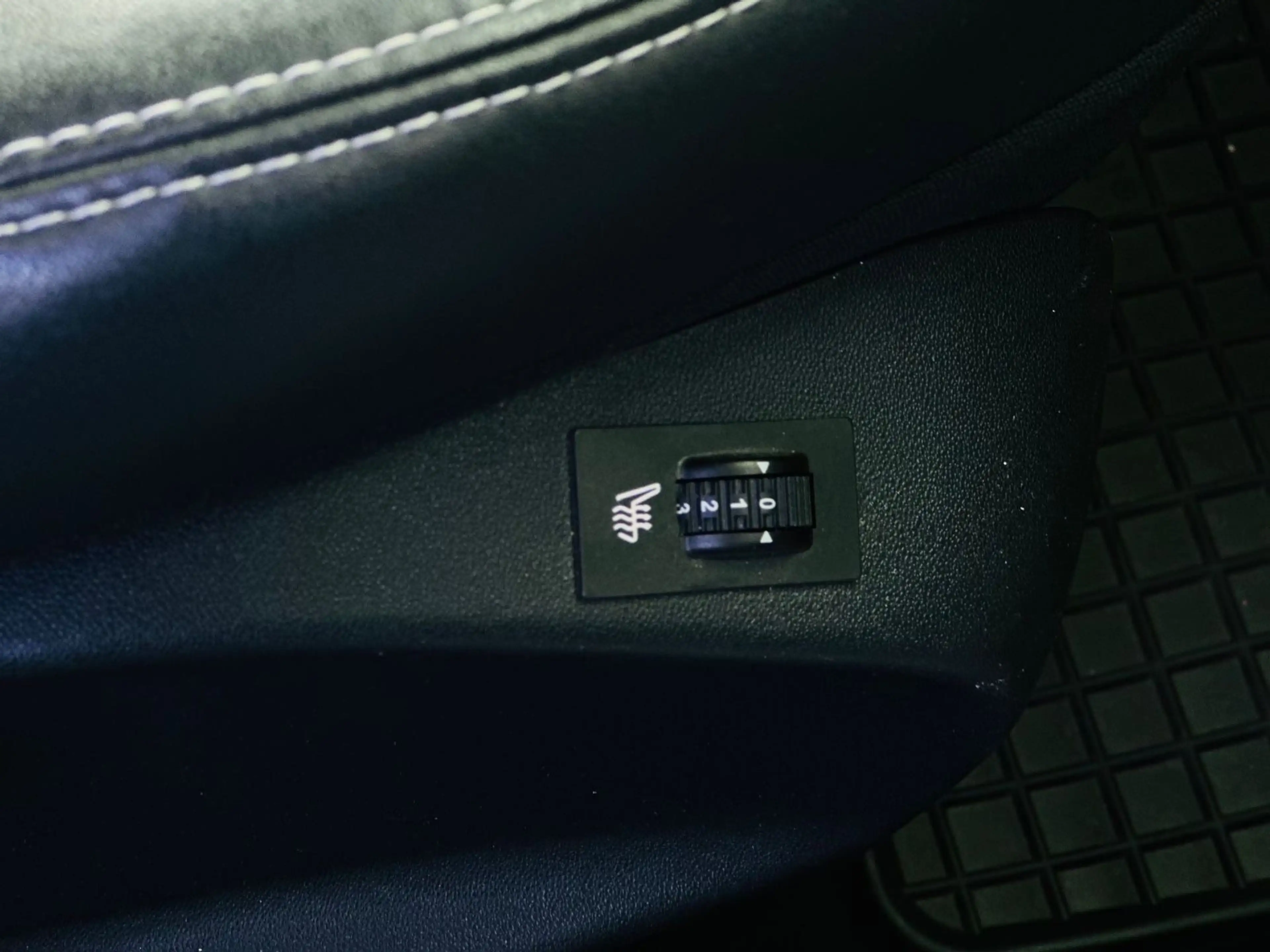 Peugeot 2008 Allure/AHK/T-Leder/Klima — photo 10