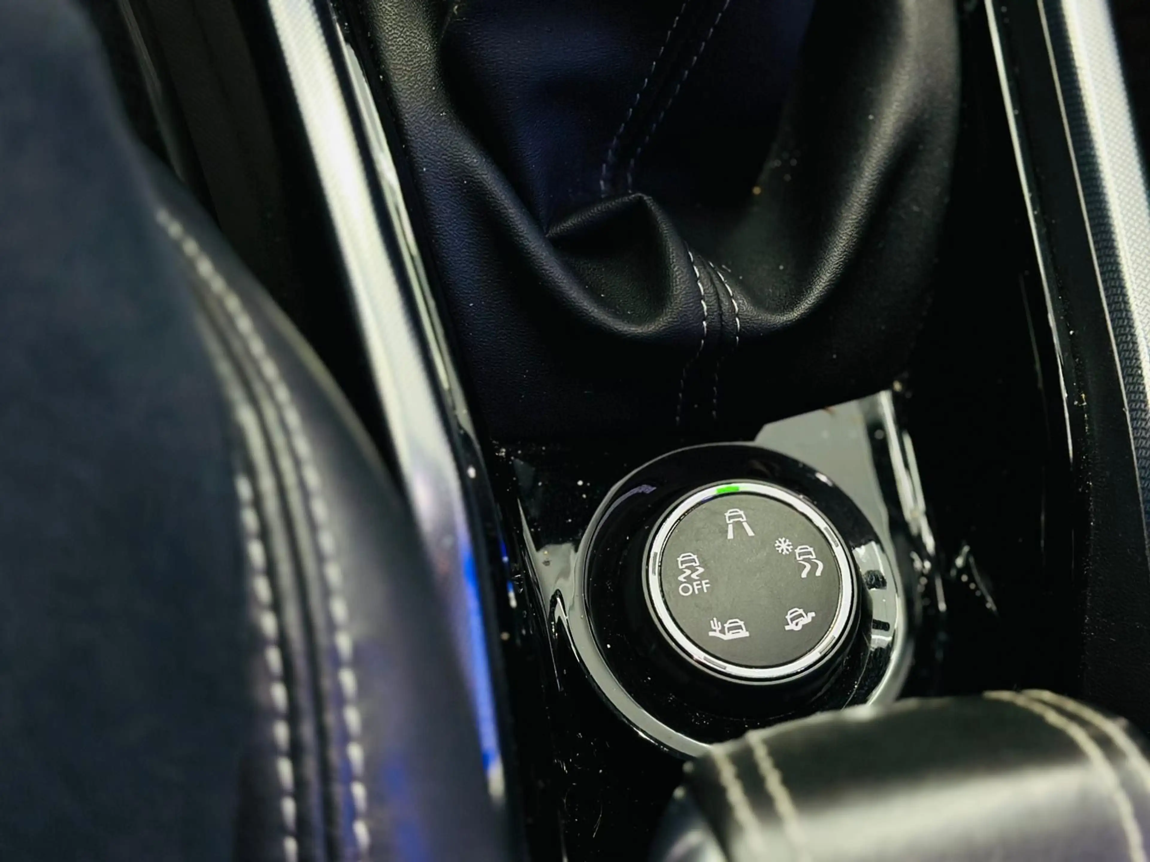 Peugeot 2008 Allure/AHK/T-Leder/Klima — photo 11