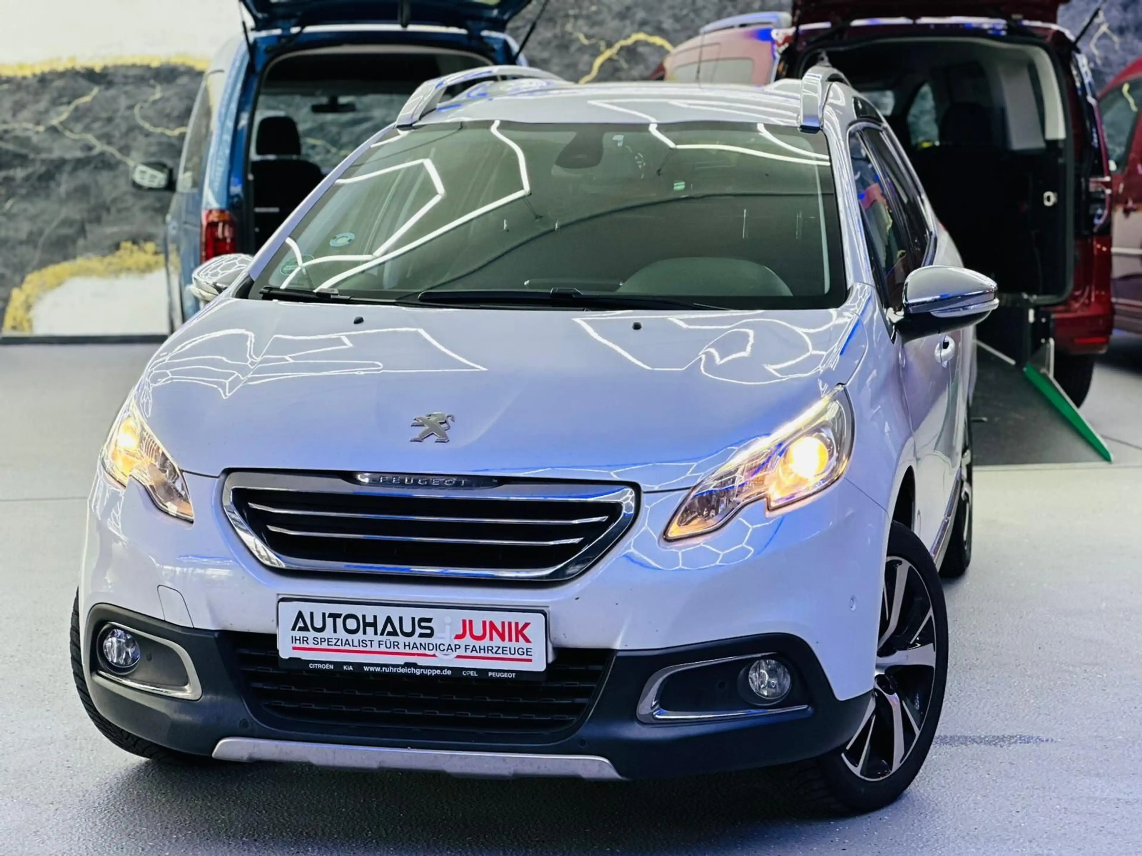 Peugeot 2008 Allure/AHK/T-Leder/Klima — photo 5