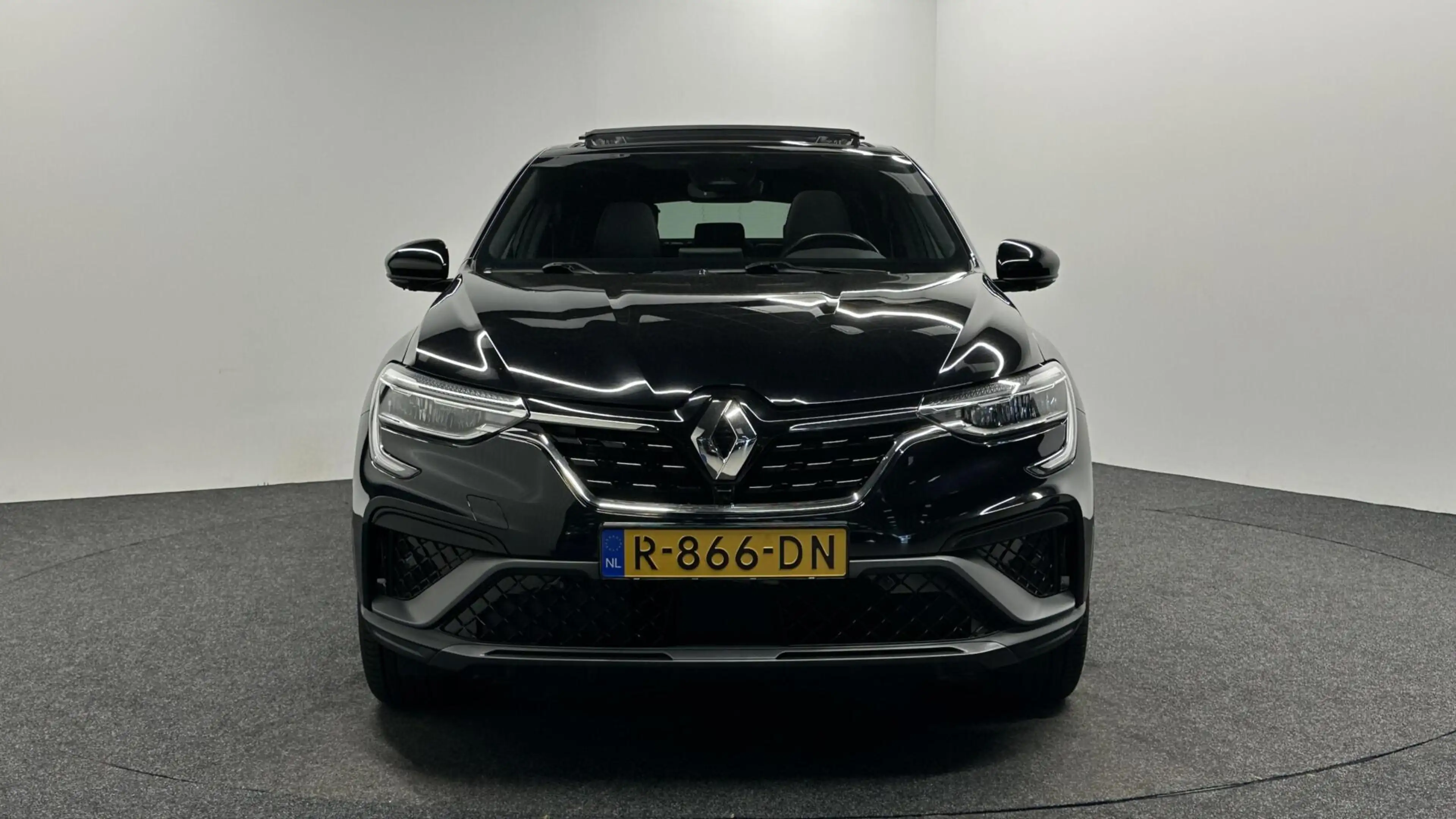 Renault Arkana 1.6 E-Tech Hybrid 145 R.S. Line PANO CARPLAY CAMER — photo 6