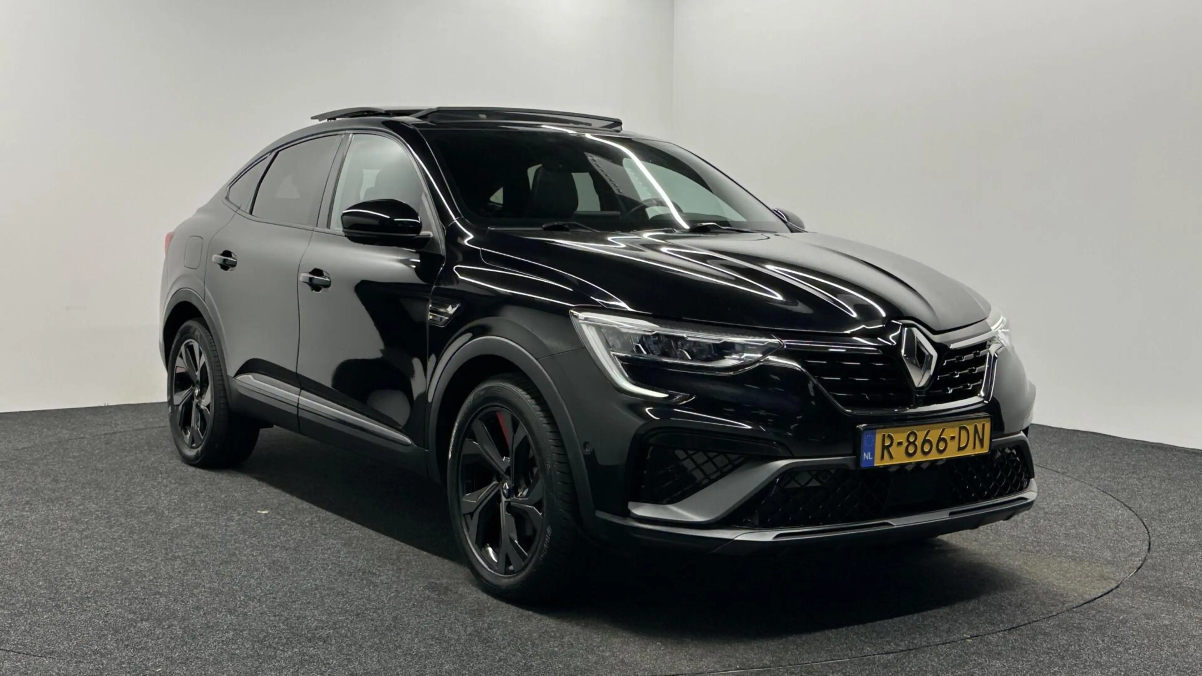 Renault Arkana 1.6 E-Tech Hybrid 145 R.S. Line PANO CARPLAY CAMER — photo 3