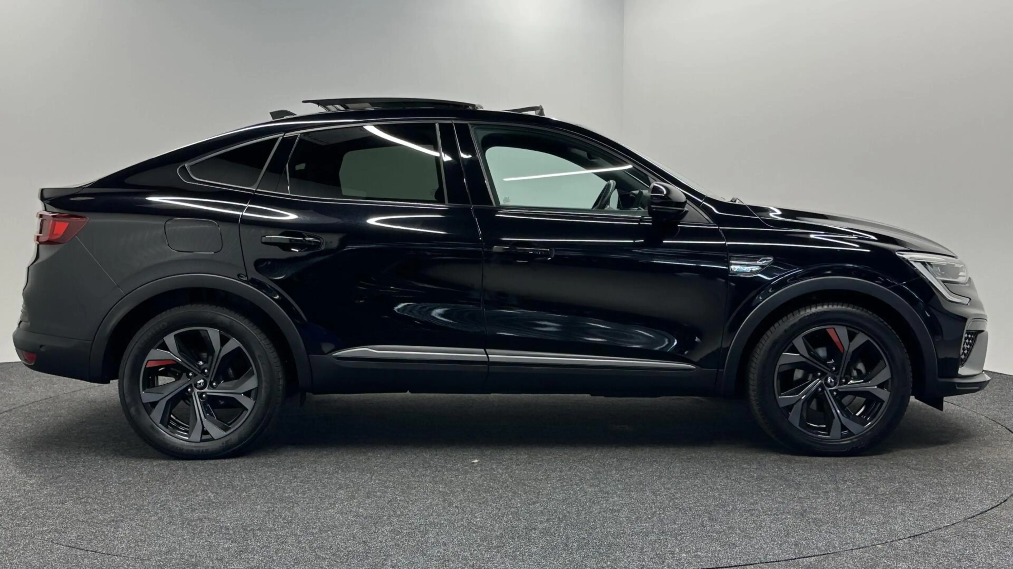 Renault Arkana 1.6 E-Tech Hybrid 145 R.S. Line PANO CARPLAY CAMER — photo 9