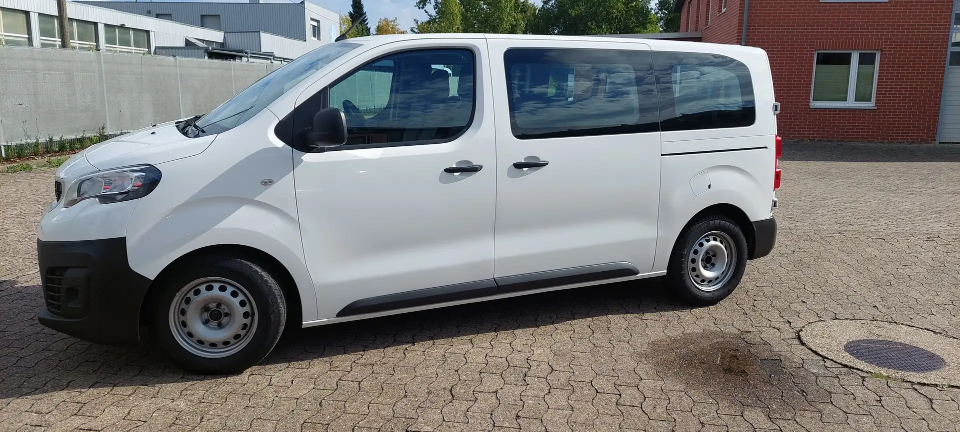 Peugeot Expert Traveller L2, 21tsd KM,9Sitzer,Diesel,PDC,Navi,GRA - 2