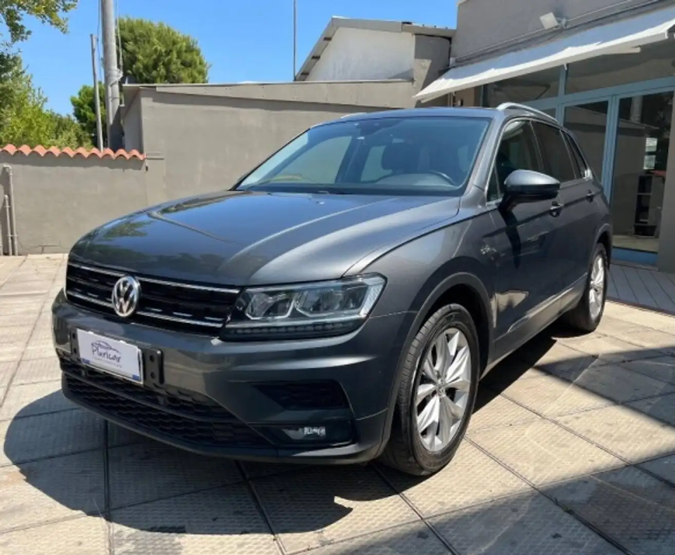 Volkswagen Tiguan 2.0 tdi Business 150cv dsg Gris - 2