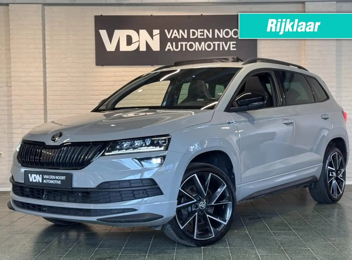 Skoda Karoq 1.5 TSI Sportline Business DSG Pano Virtual ACC St Gris - 1