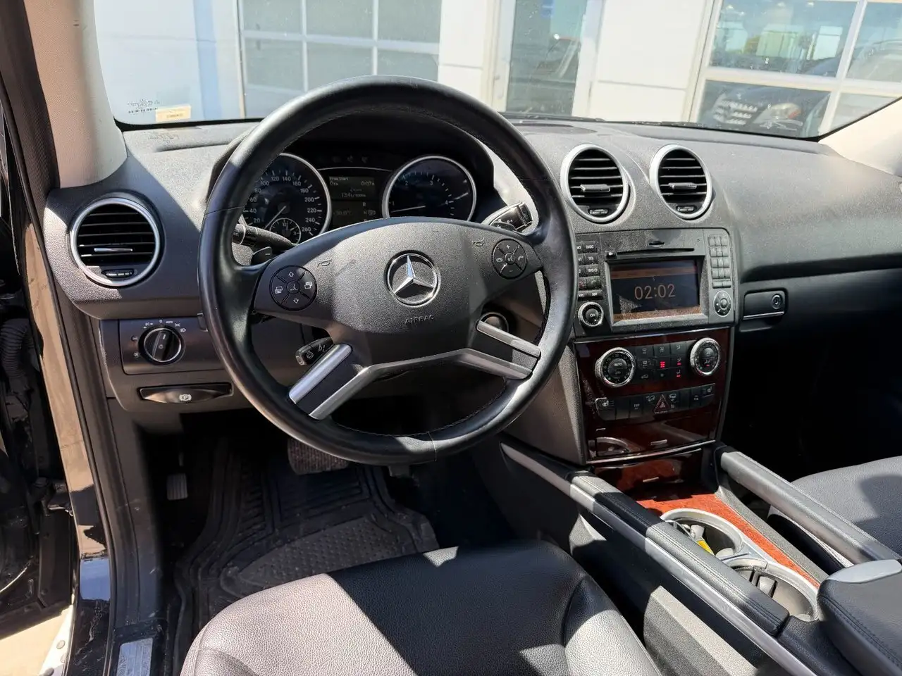 Mercedes-Benz M-Class снимка Mercedes-Benz M-Class