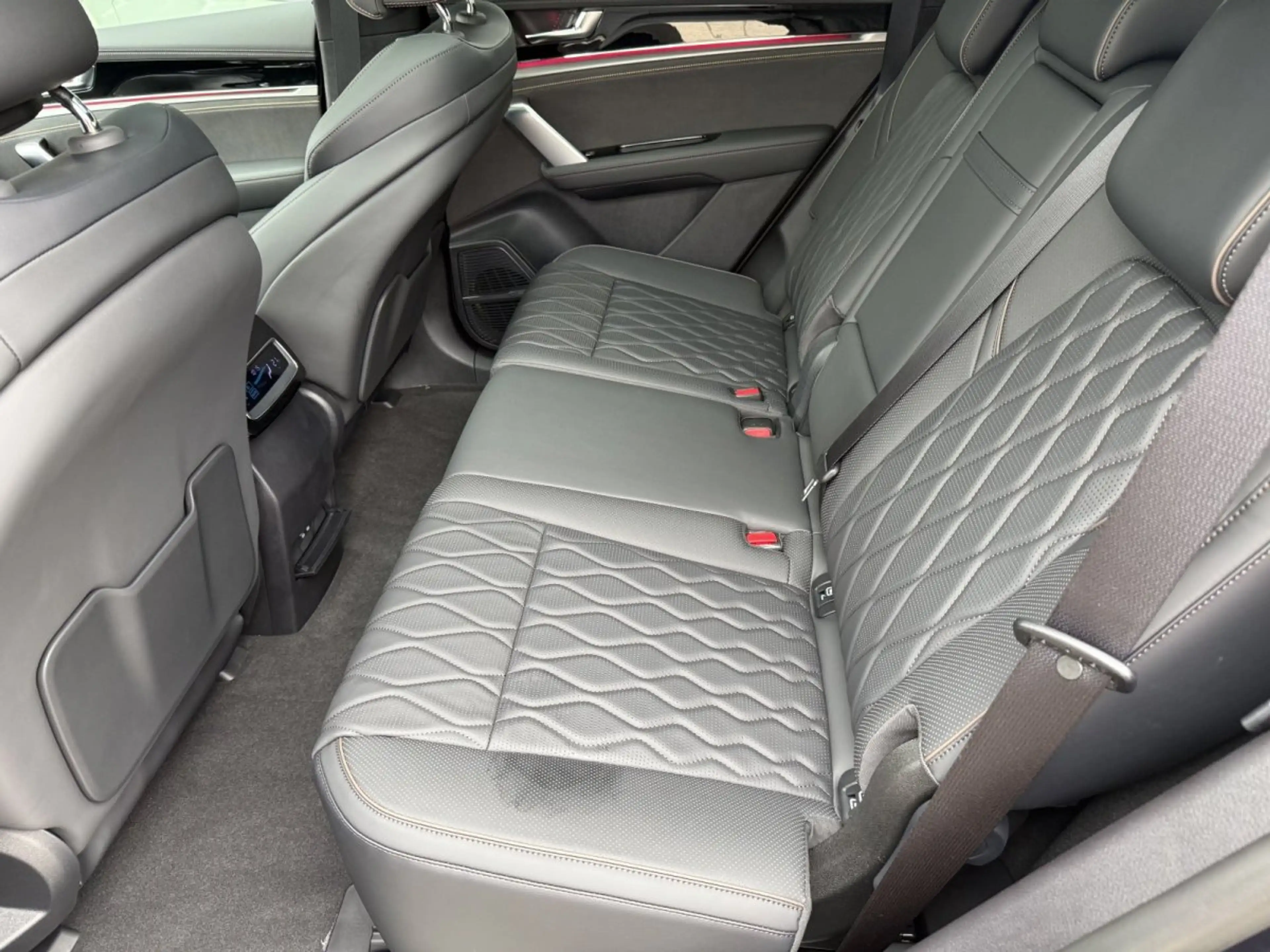 BYD Tang Flagship 4WD 108,8kWh *Massage*Pano*360Grad*7Sitz — photo 10
