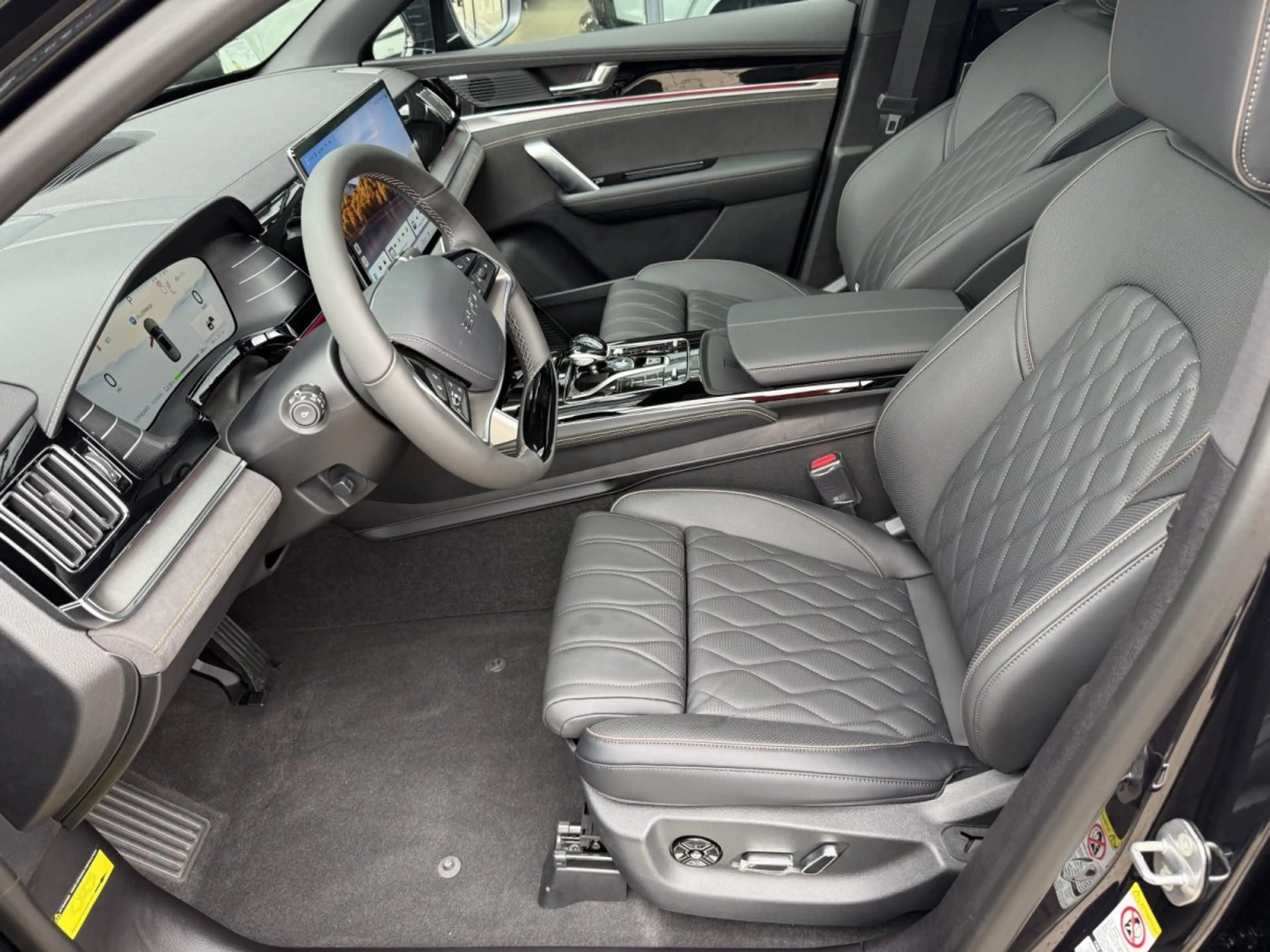 BYD Tang Flagship 4WD 108,8kWh *Massage*Pano*360Grad*7Sitz — photo 7