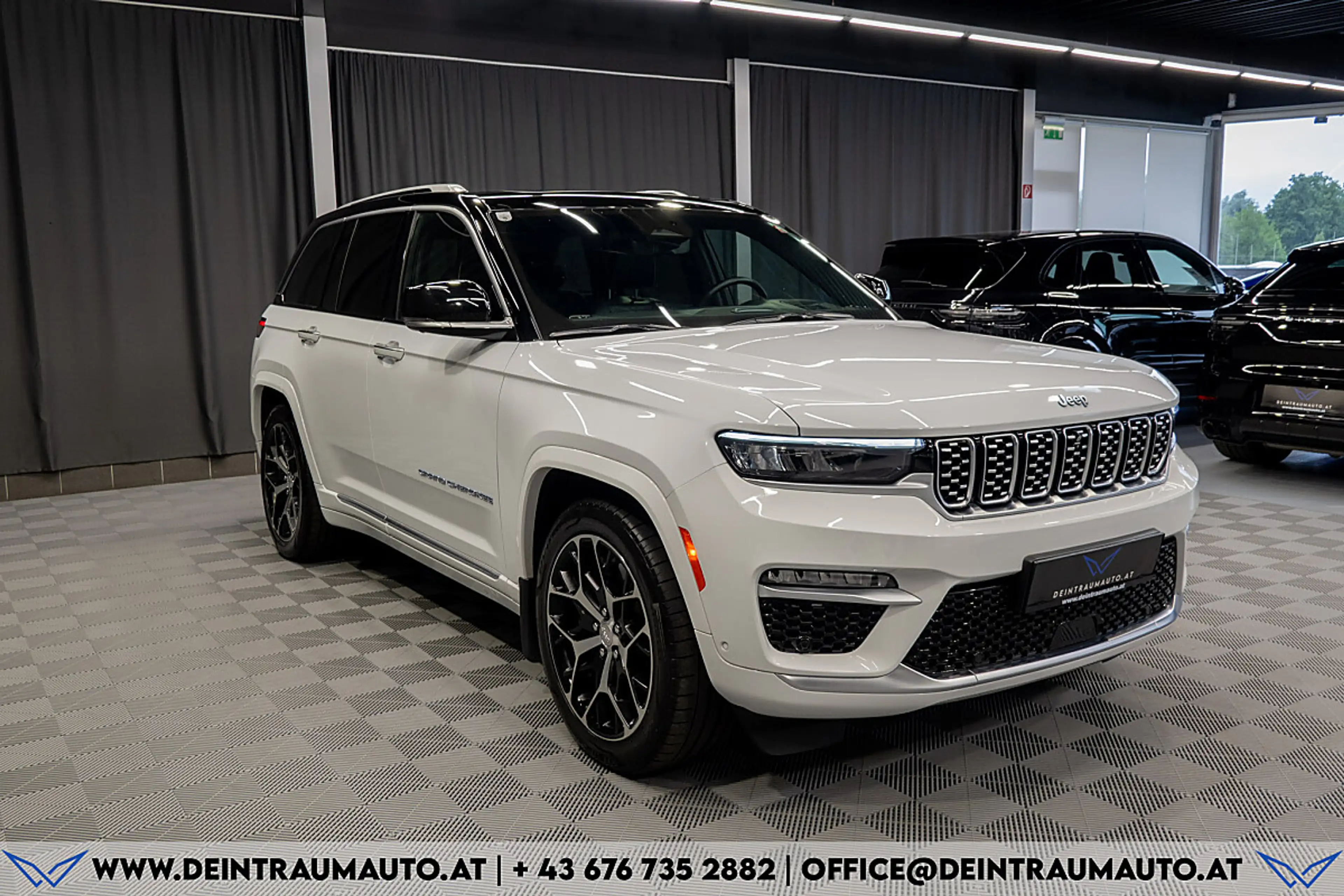 Jeep Grand Cherokee 2.0 PHEV 13,3kWh 380 PS AT 4xe Summit Reserve — photo 4