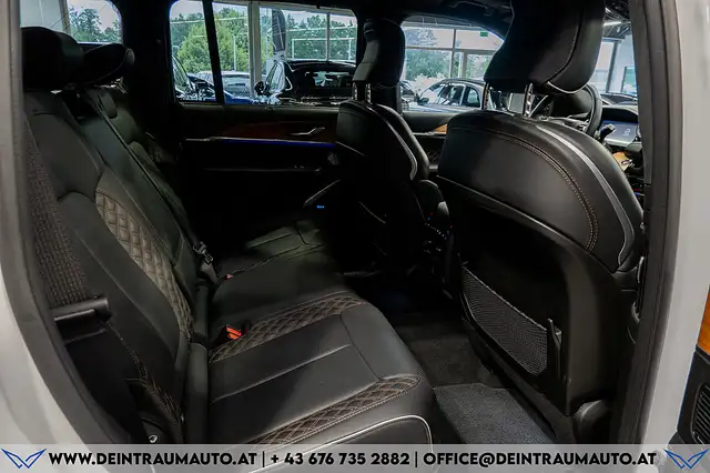Jeep Grand Cherokee view 13