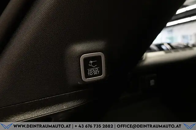 Jeep Grand Cherokee view 11