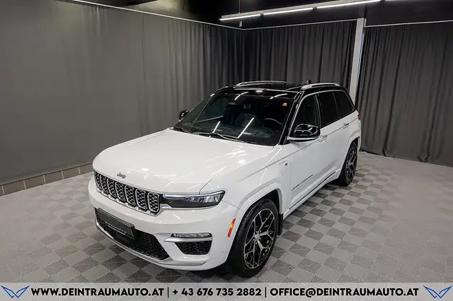 Jeep Grand Cherokee view 2