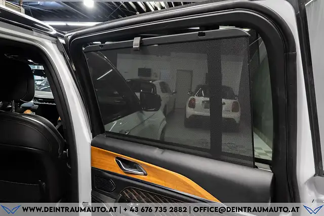 Jeep Grand Cherokee view 15