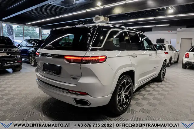 Jeep Grand Cherokee view 8