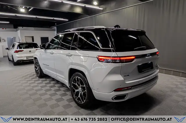 Jeep Grand Cherokee view 7