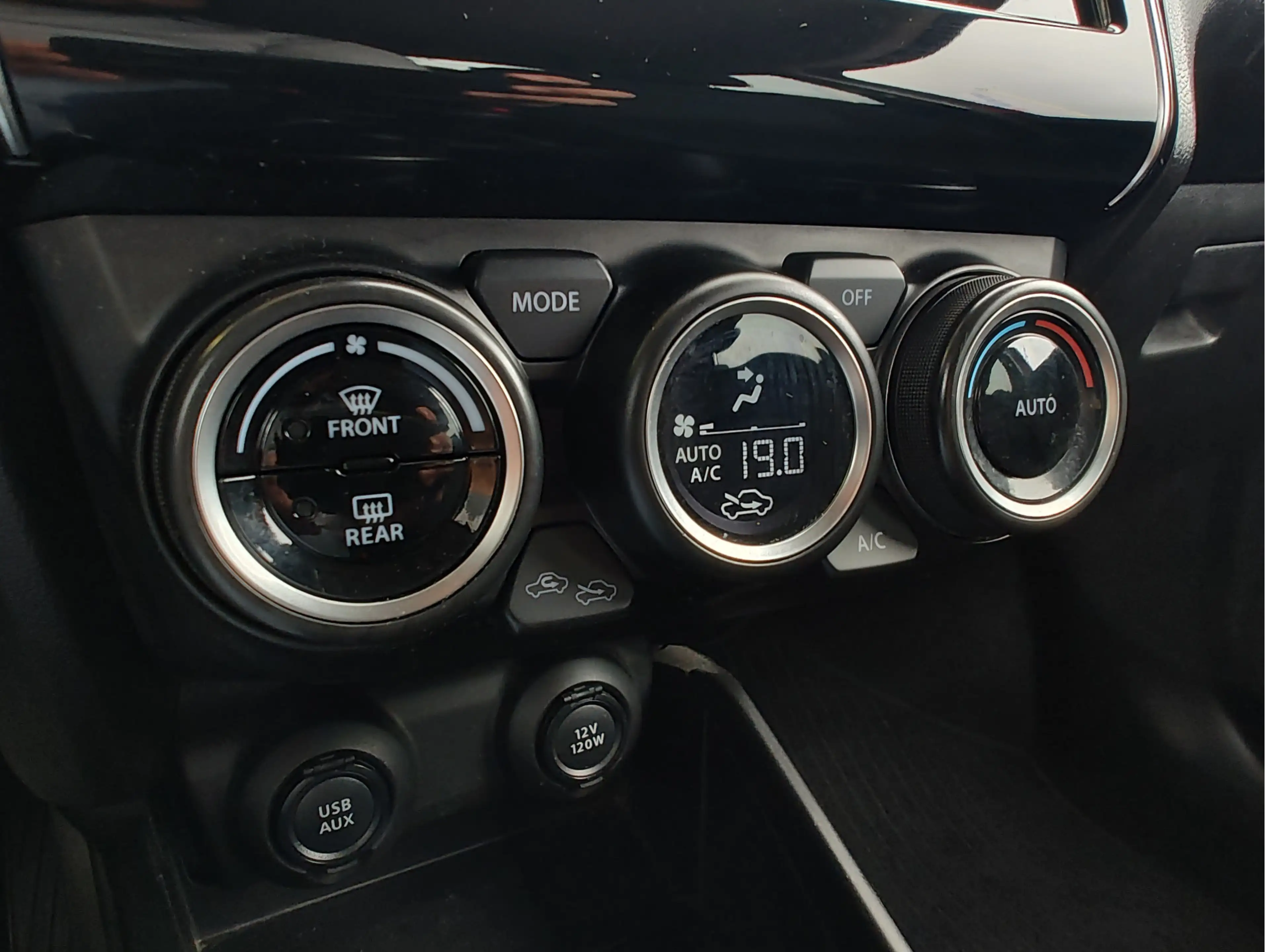 Suzuki Swift 1.2 STYLE SMART HYBRID Clima | Keyless | Adaptive — photo 16