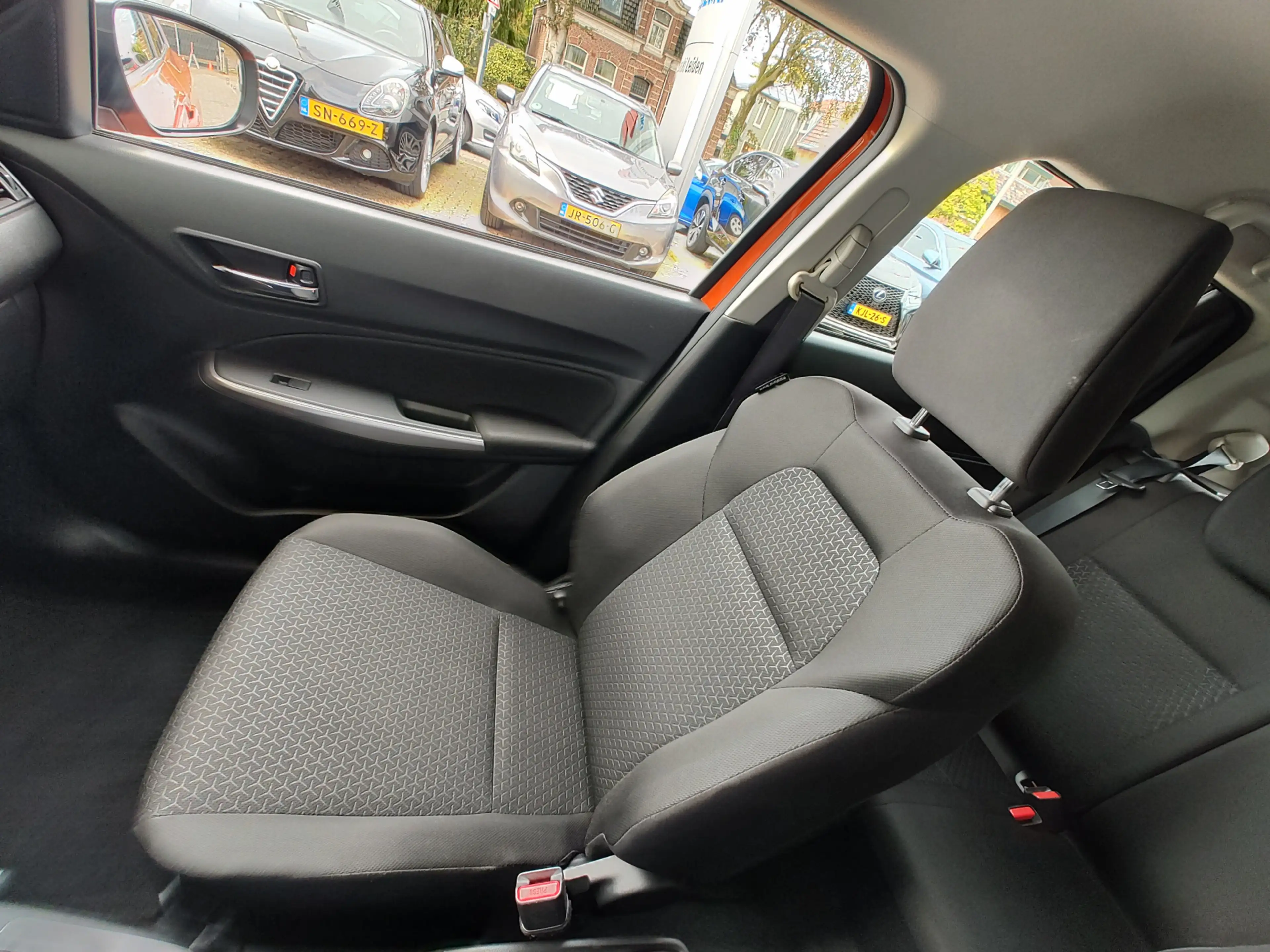 Suzuki Swift 1.2 STYLE SMART HYBRID Clima | Keyless | Adaptive — photo 31