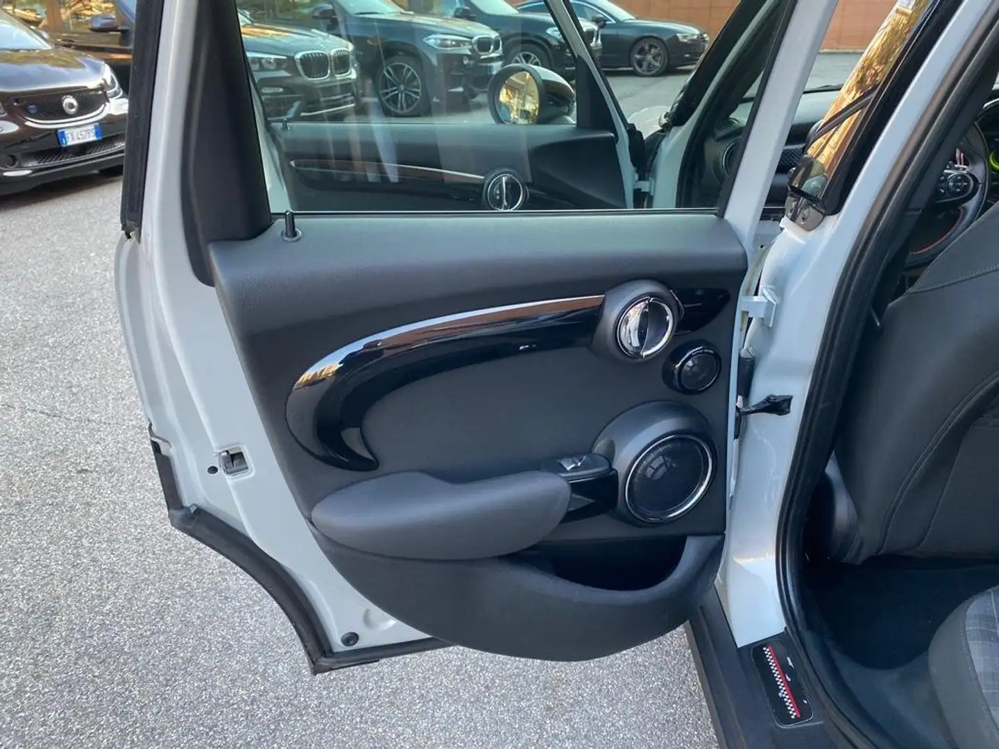 MINI Cooper SD Mini IV F55-F56 2014 2.0 Business XL 5p auto Bianco - 2