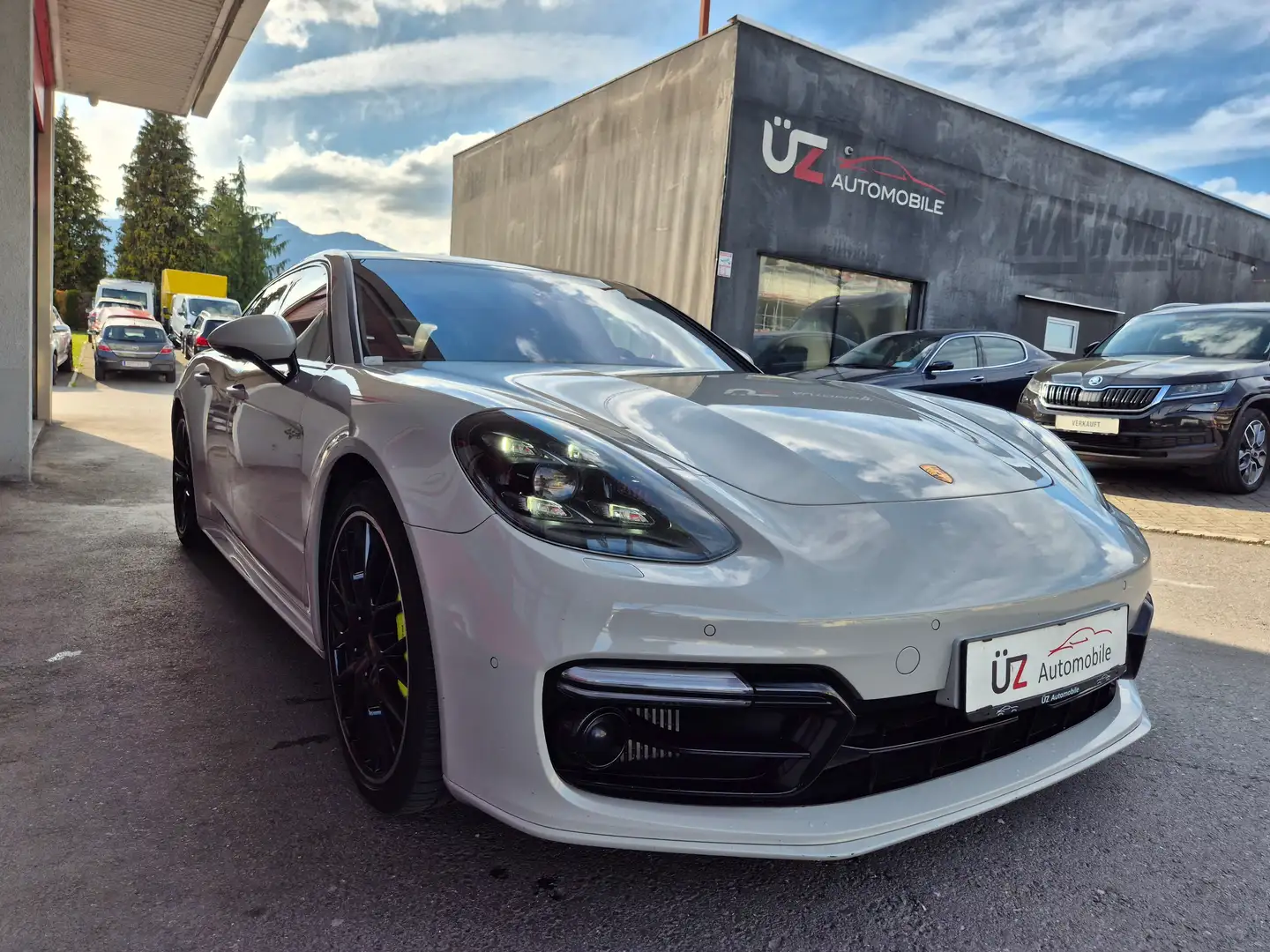 Porsche Panamera Turbo S E-Hybrid Grau - 2