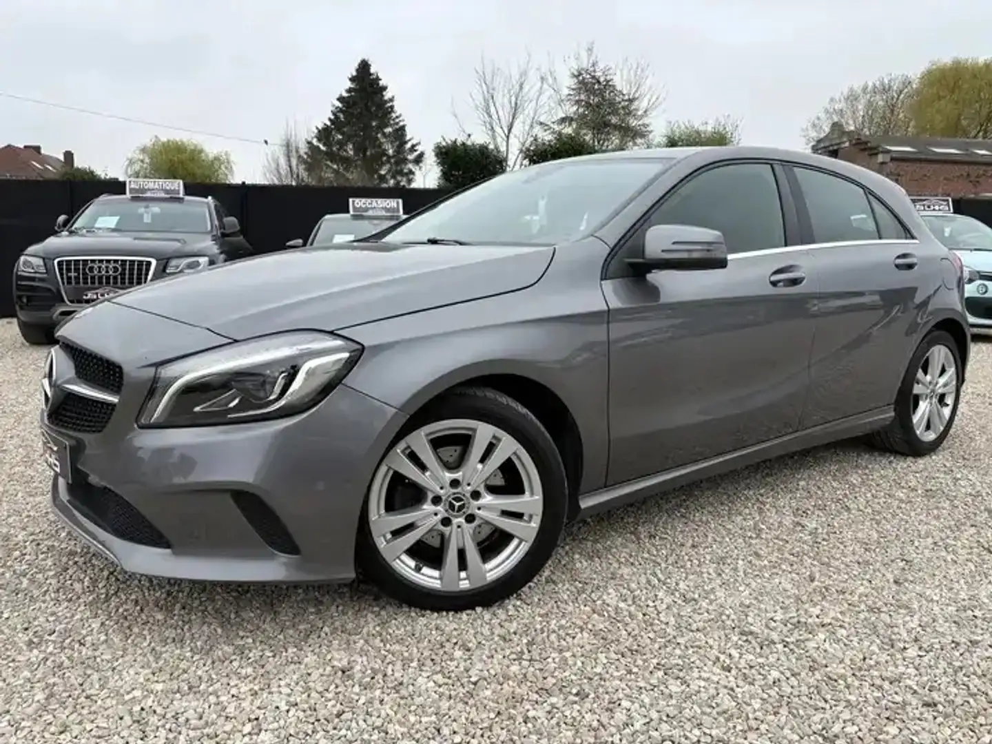 Mercedes-Benz A 180 *SPORT*NAVI*CAMERA*SEMI CUIR*BLUETOOTH*LED*FRONT* Gris - 2