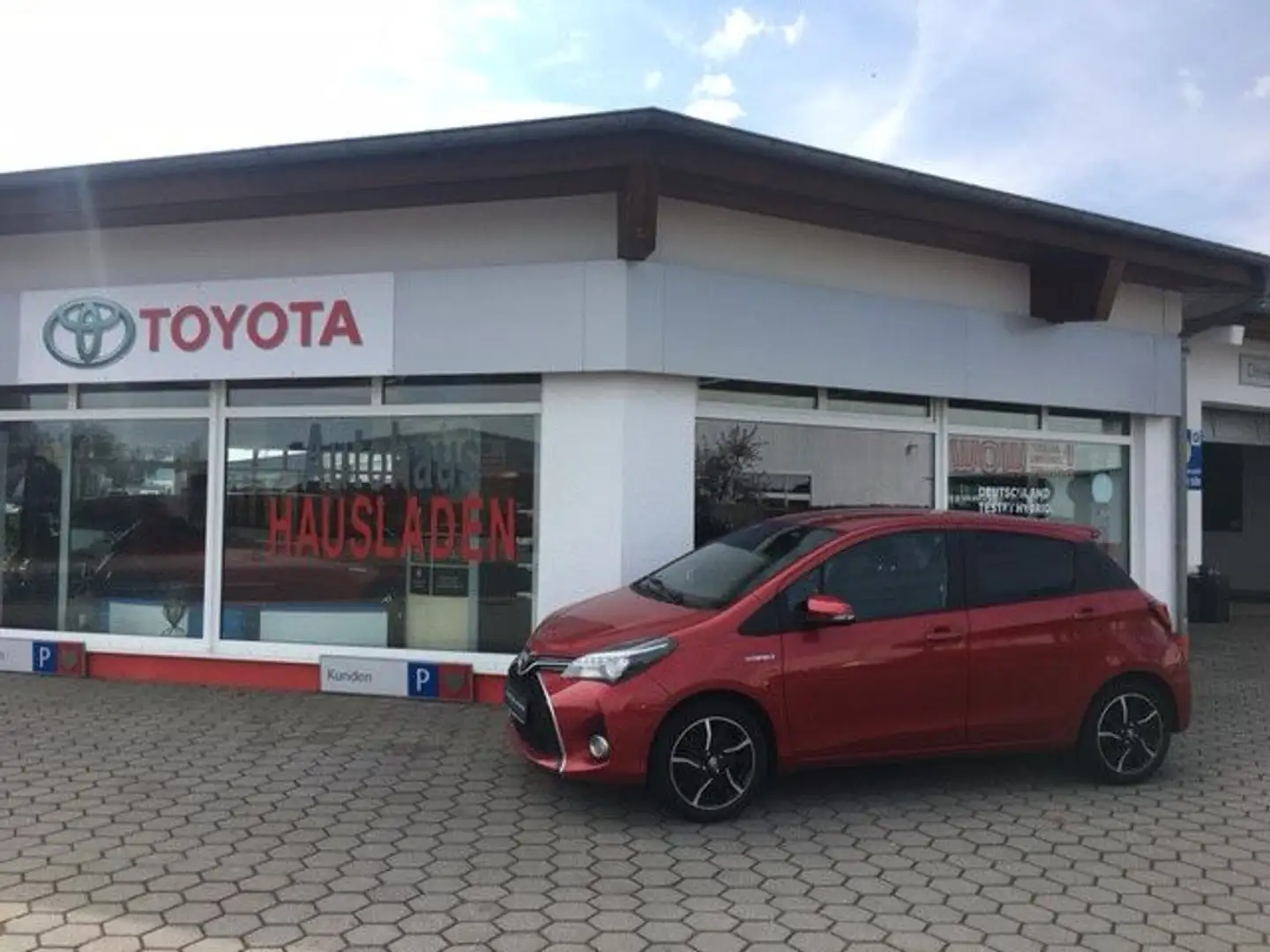 Toyota Yaris Lounge Hybrid + NAVI Rot - 1