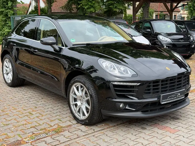 PORSCHE Macan