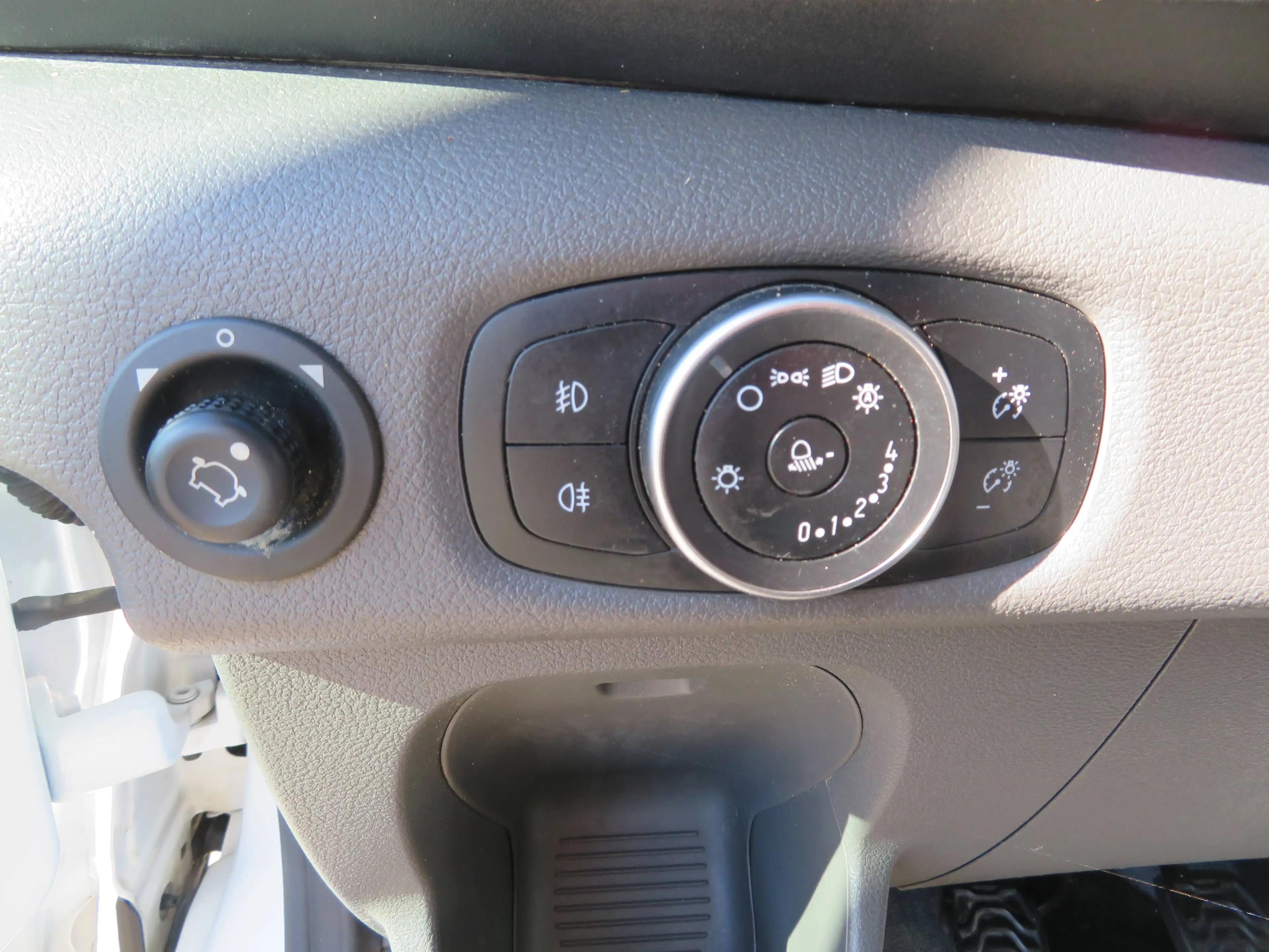 Ford Transit 2.0TDCi Kipper — photo 15