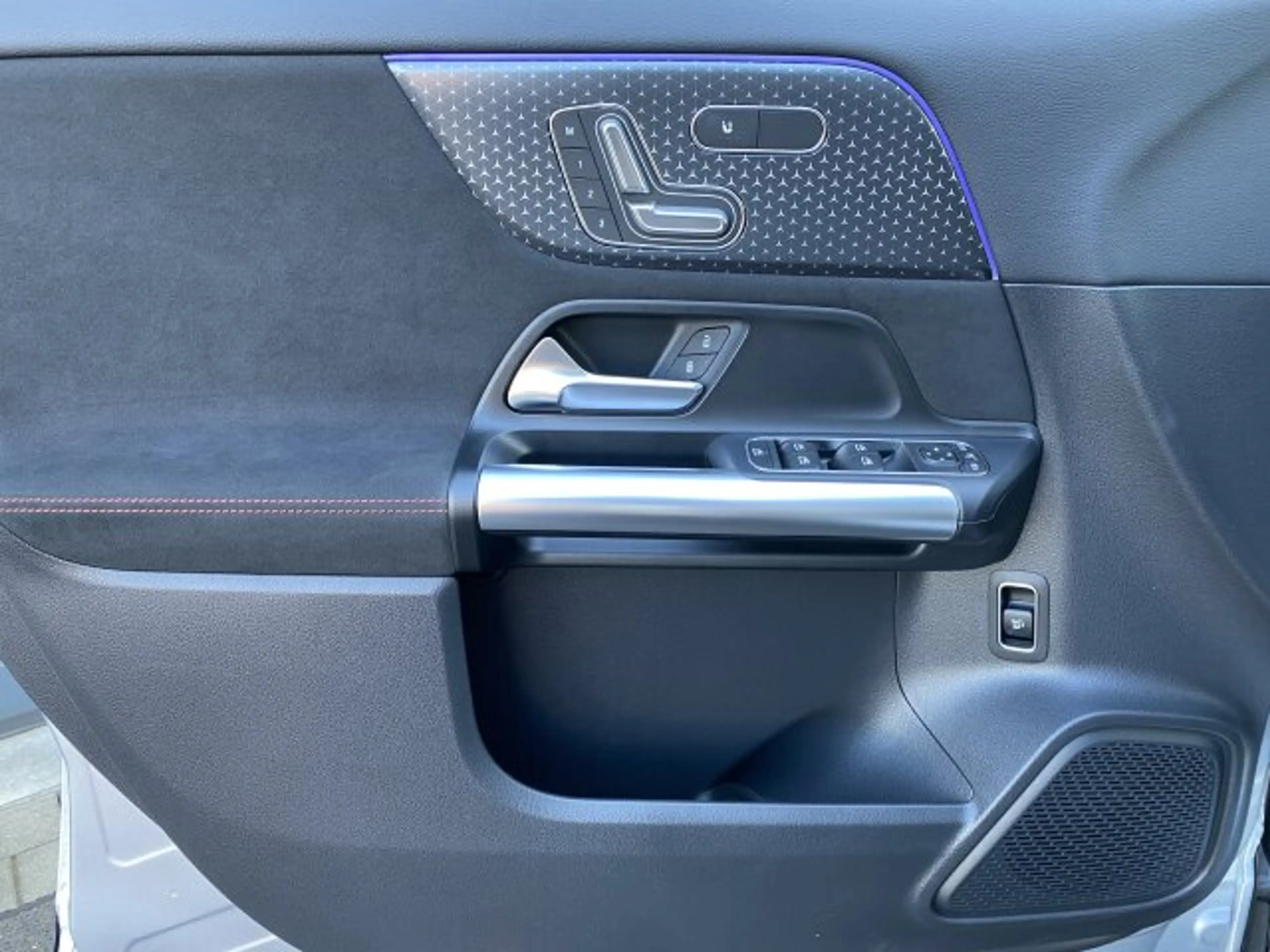 Mercedes-Benz GLA 200 GLA 200 AMG Multibeam Distronic 360° Memory ... — photo 15