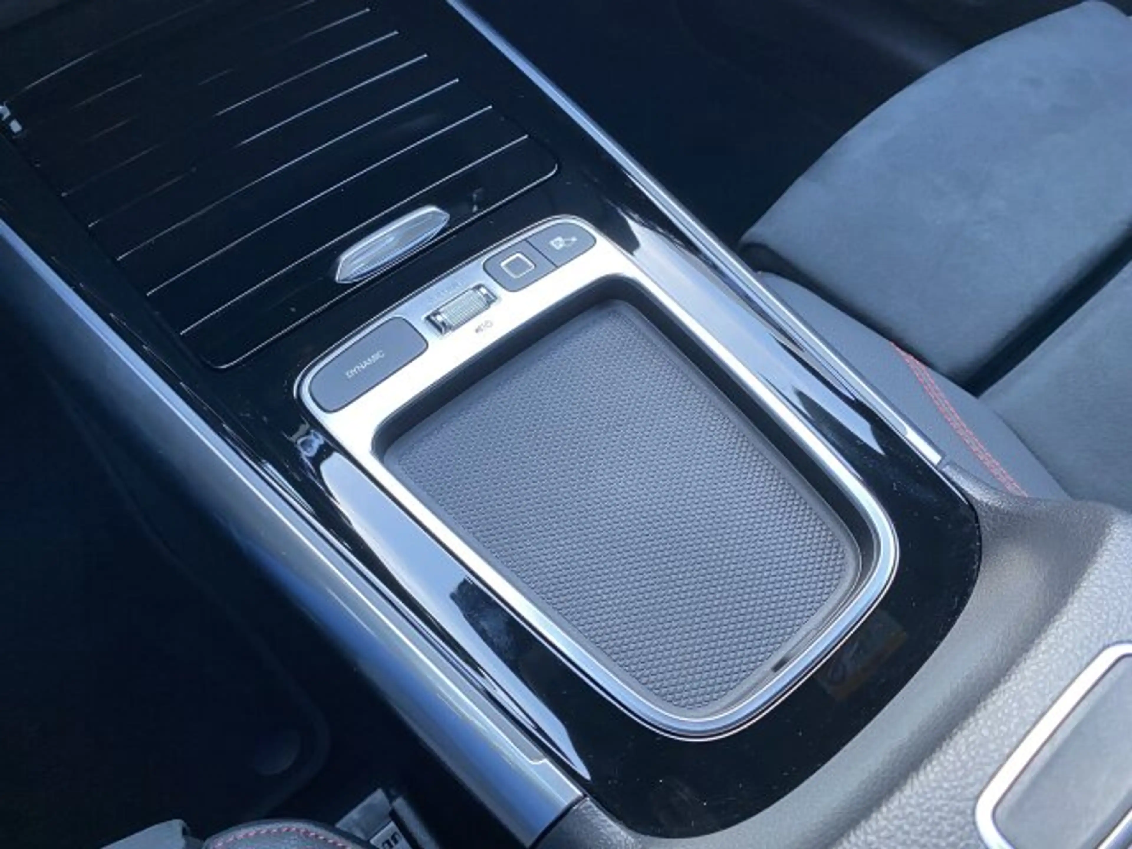 Mercedes-Benz GLA 200 GLA 200 AMG Multibeam Distronic 360° Memory ... — photo 11