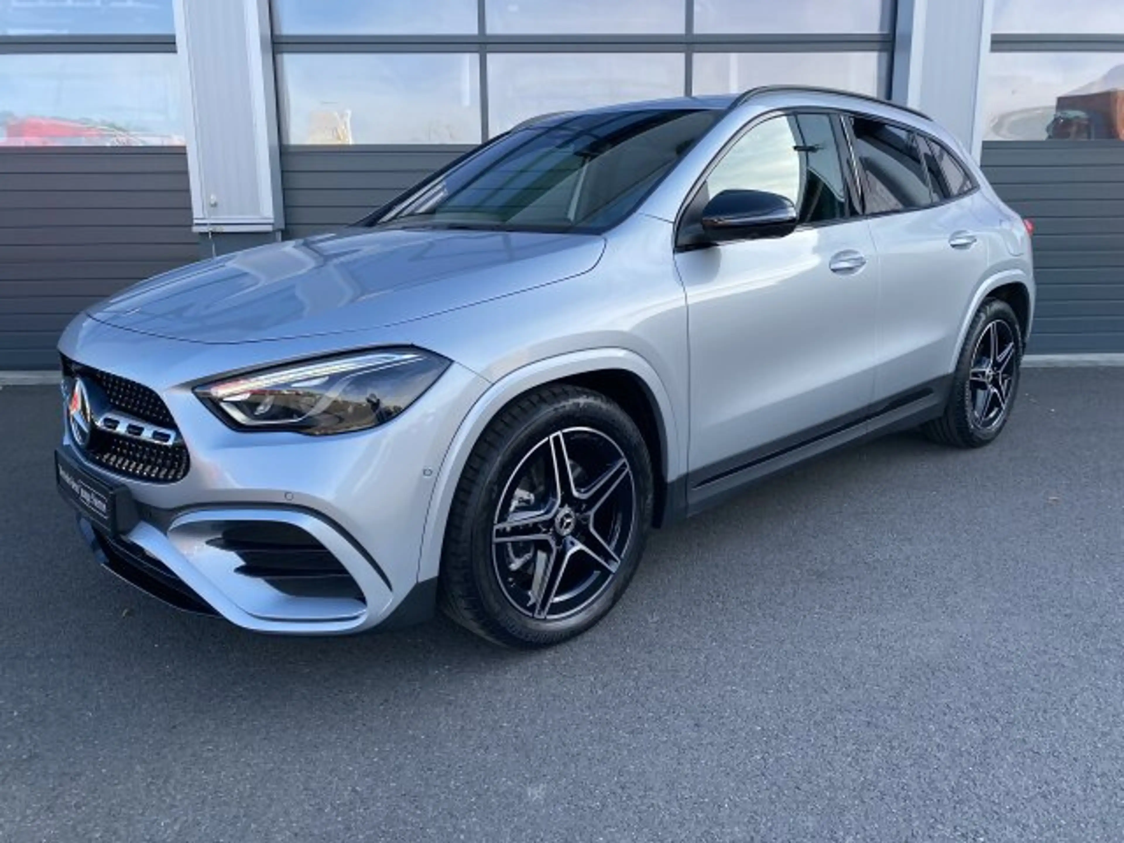 Mercedes-Benz GLA 200 GLA 200 AMG Multibeam Distronic 360° Memory ... — photo 2