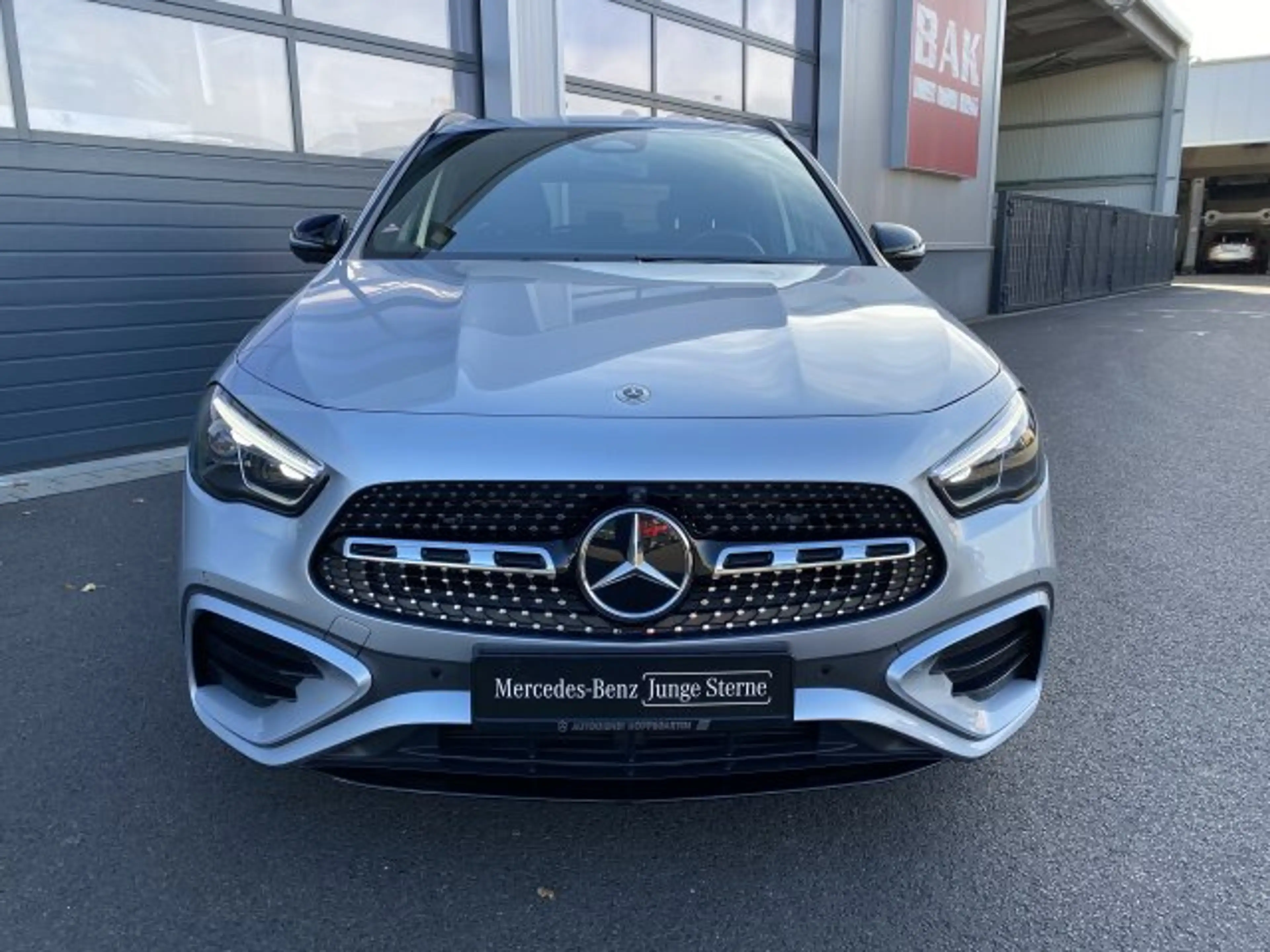Mercedes-Benz GLA 200 GLA 200 AMG Multibeam Distronic 360° Memory ... — photo 3
